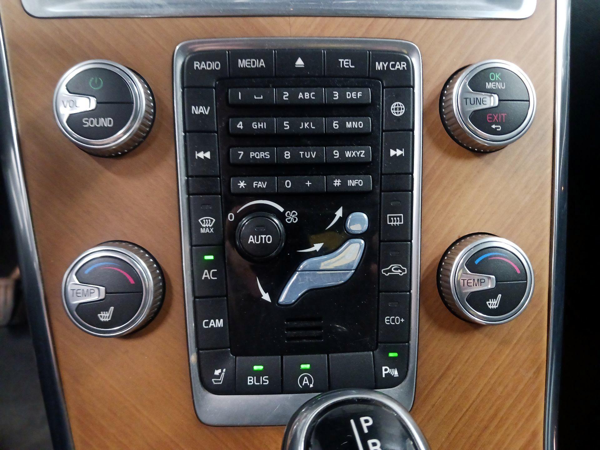 Thumbnail: 2017 Volvo XC60 - 14