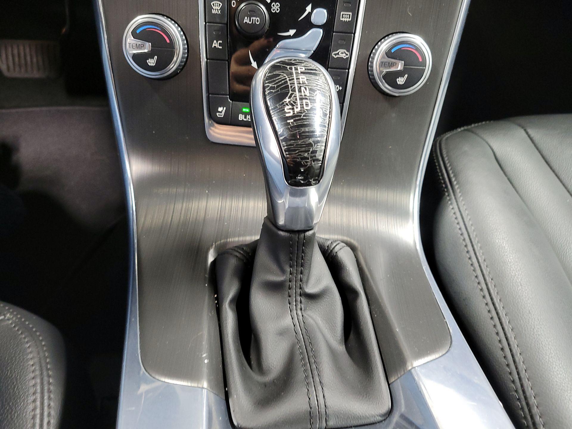 Thumbnail: 2015 Volvo S60 - 15
