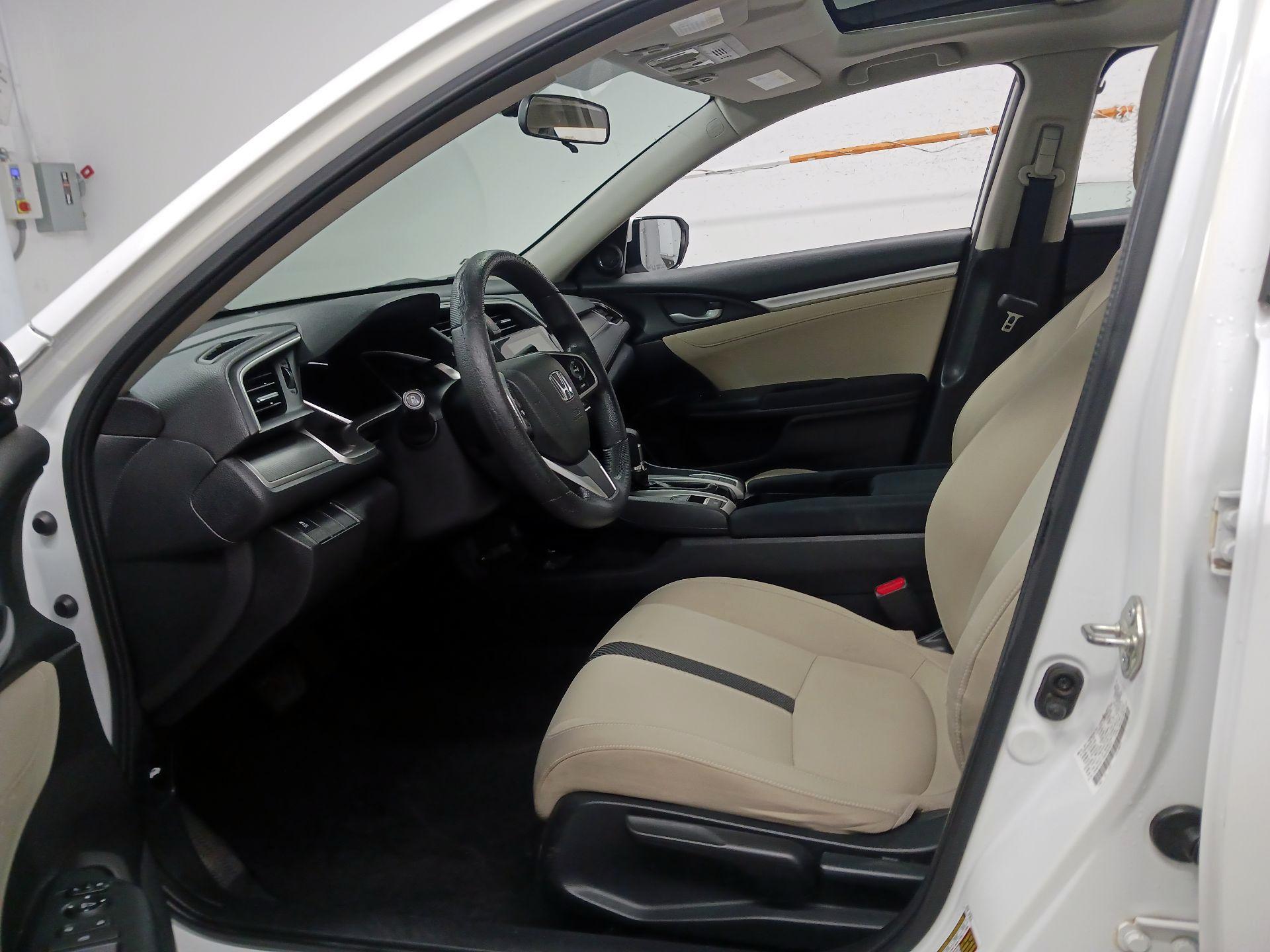 Thumbnail: 2016 Honda Civic - 11