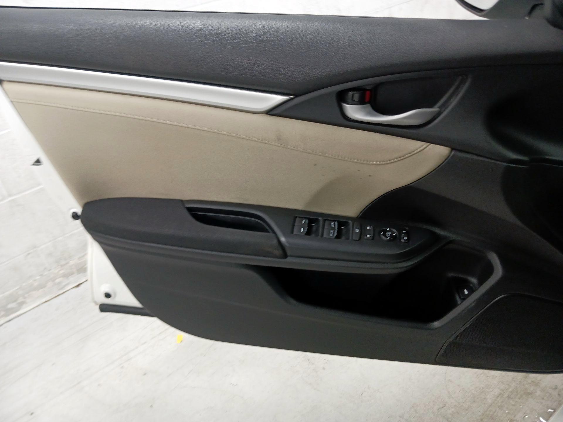 Thumbnail: 2016 Honda Civic - 12