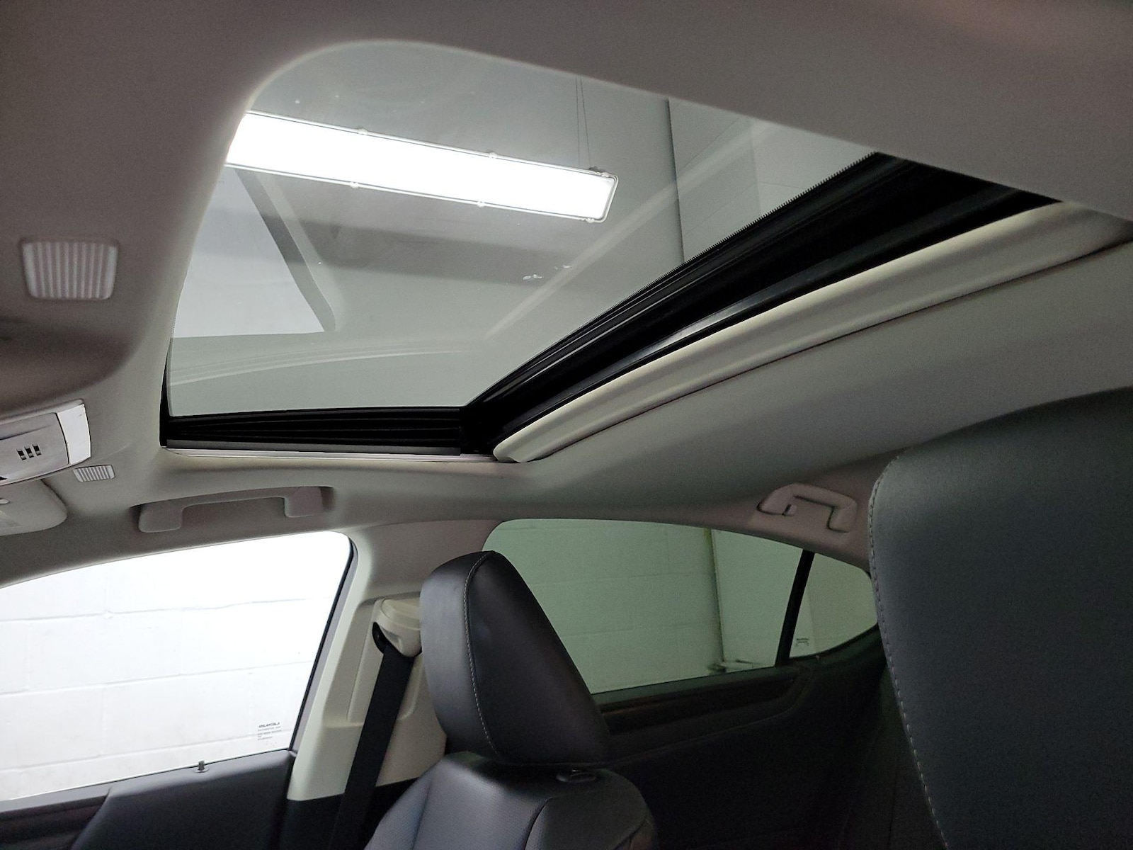 Sunroof(s) & Overhead Airbags