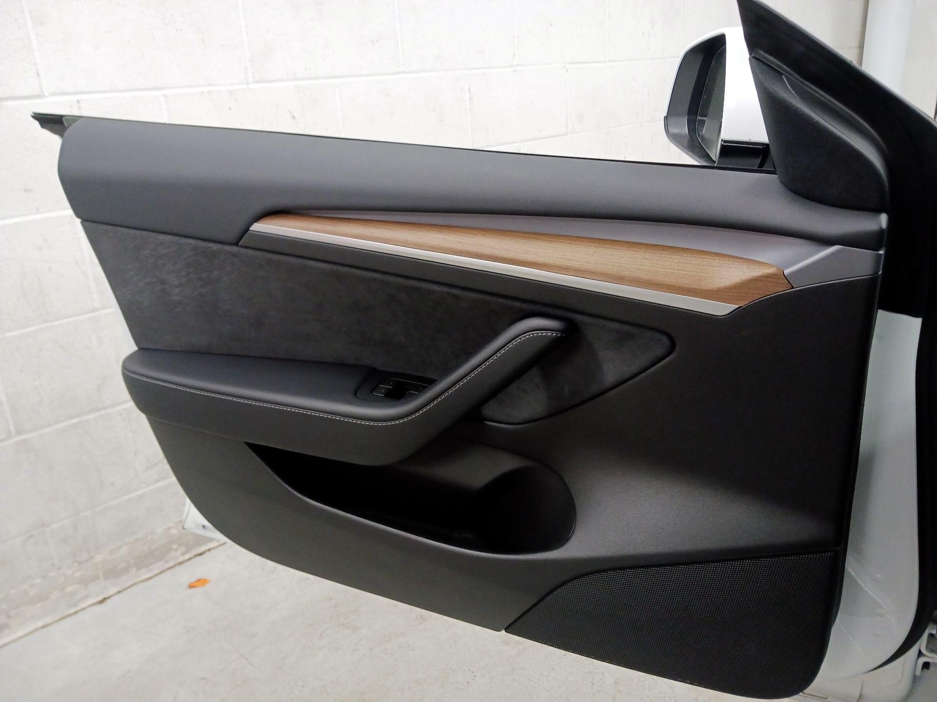 Thumbnail: 2022 Tesla Model 3 - 12