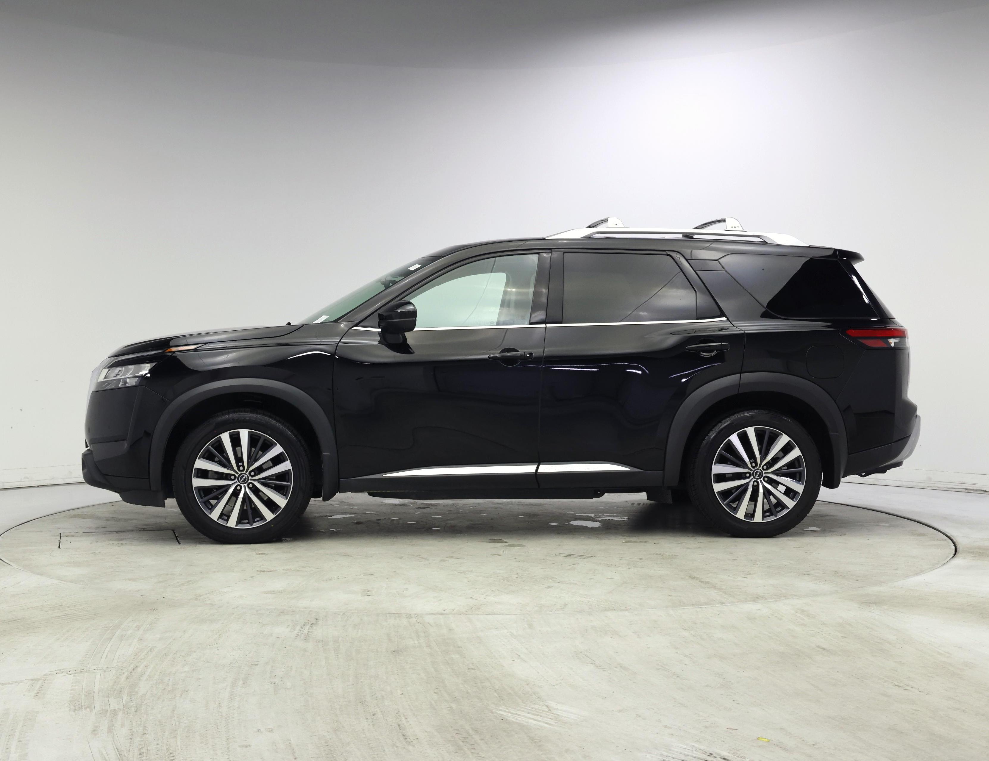 Thumbnail: 2022 Nissan Pathfinder - 3