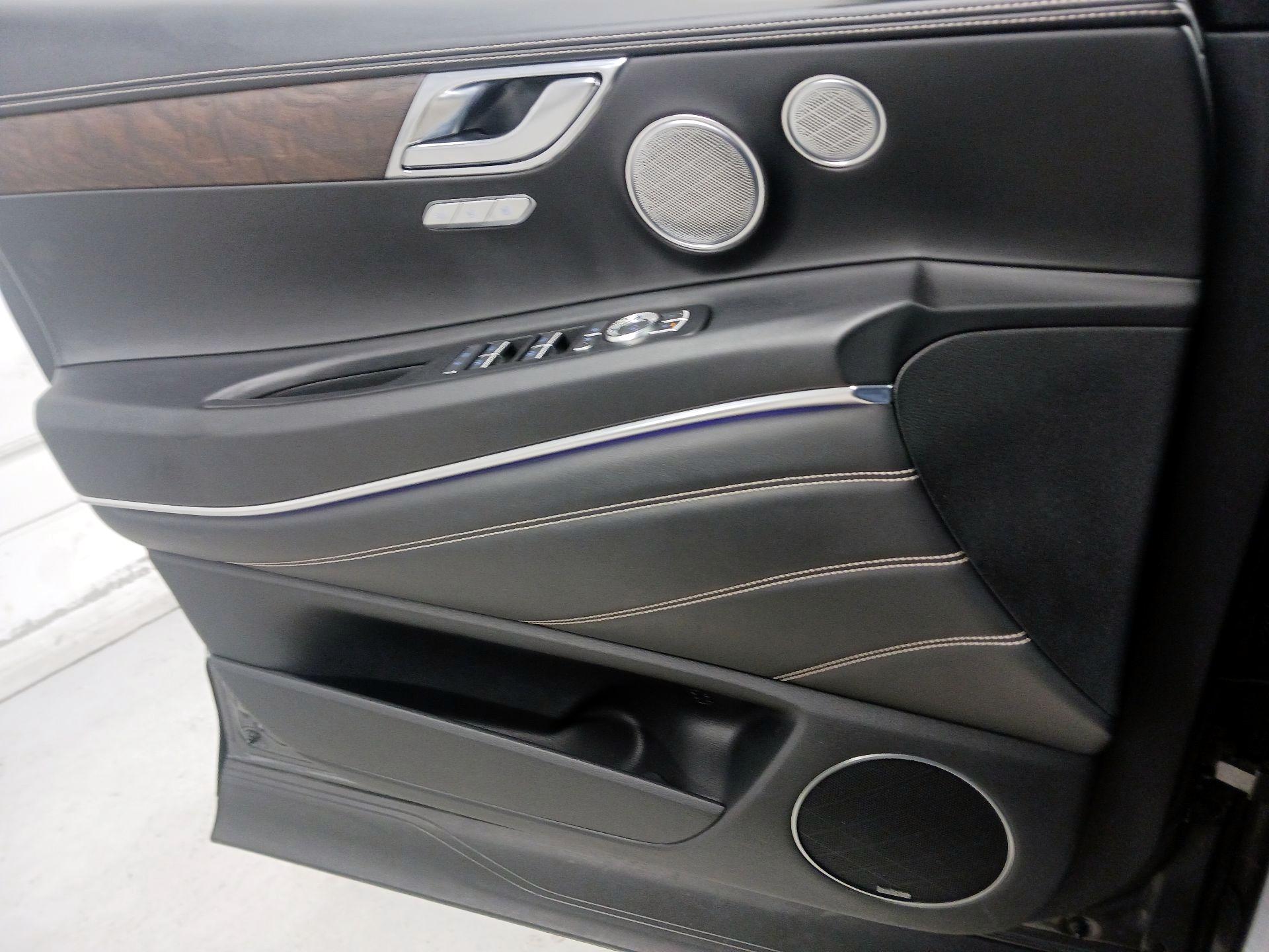 Thumbnail: 2022 Genesis GV80 - 12
