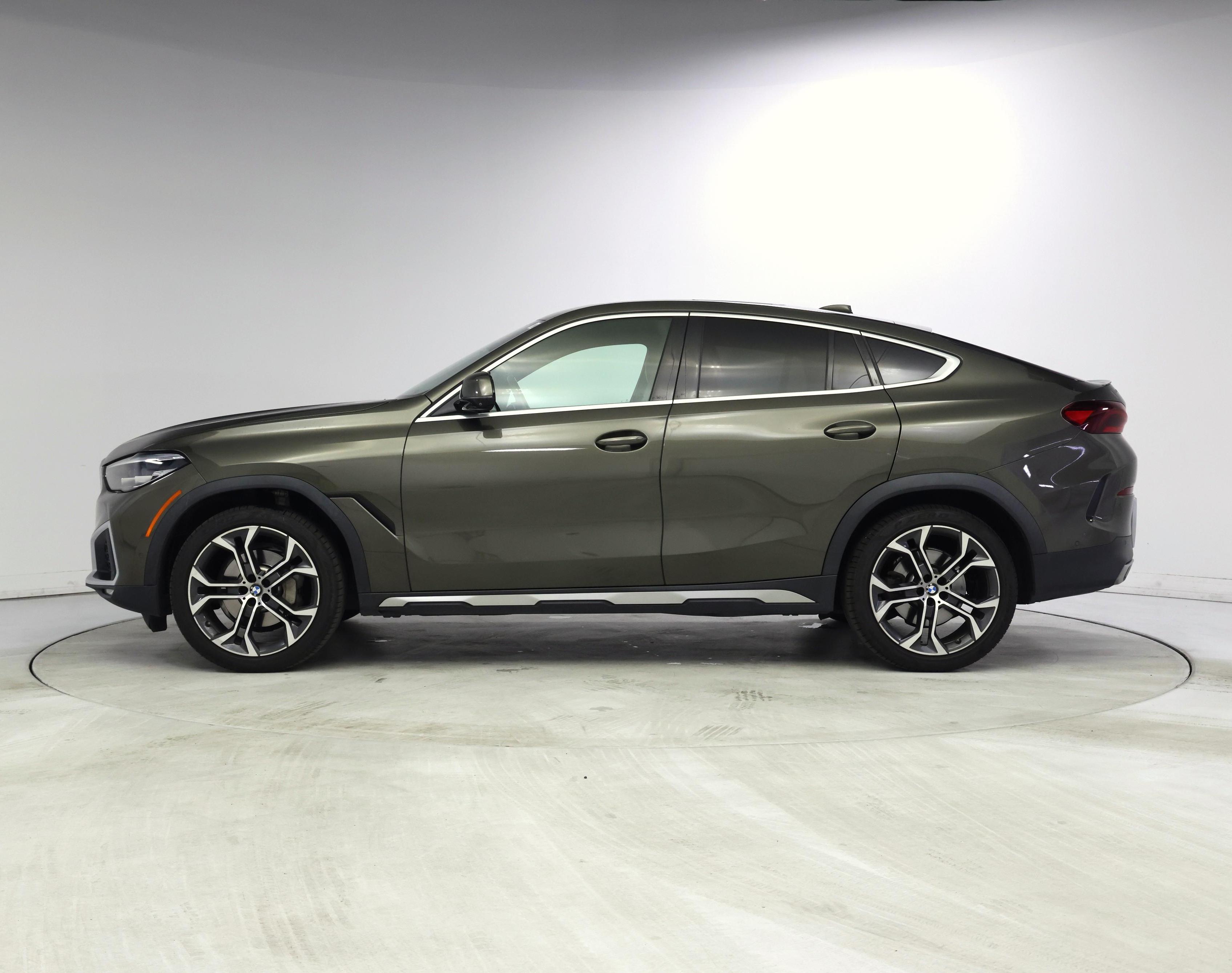 Thumbnail: 2021 BMW X6 - 3