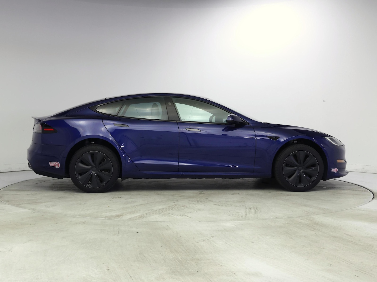 2022 Tesla Model S Plaid - Photo 8