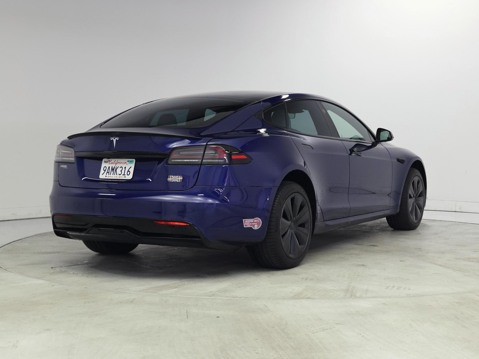 2022 Tesla Model S Plaid - Photo 9
