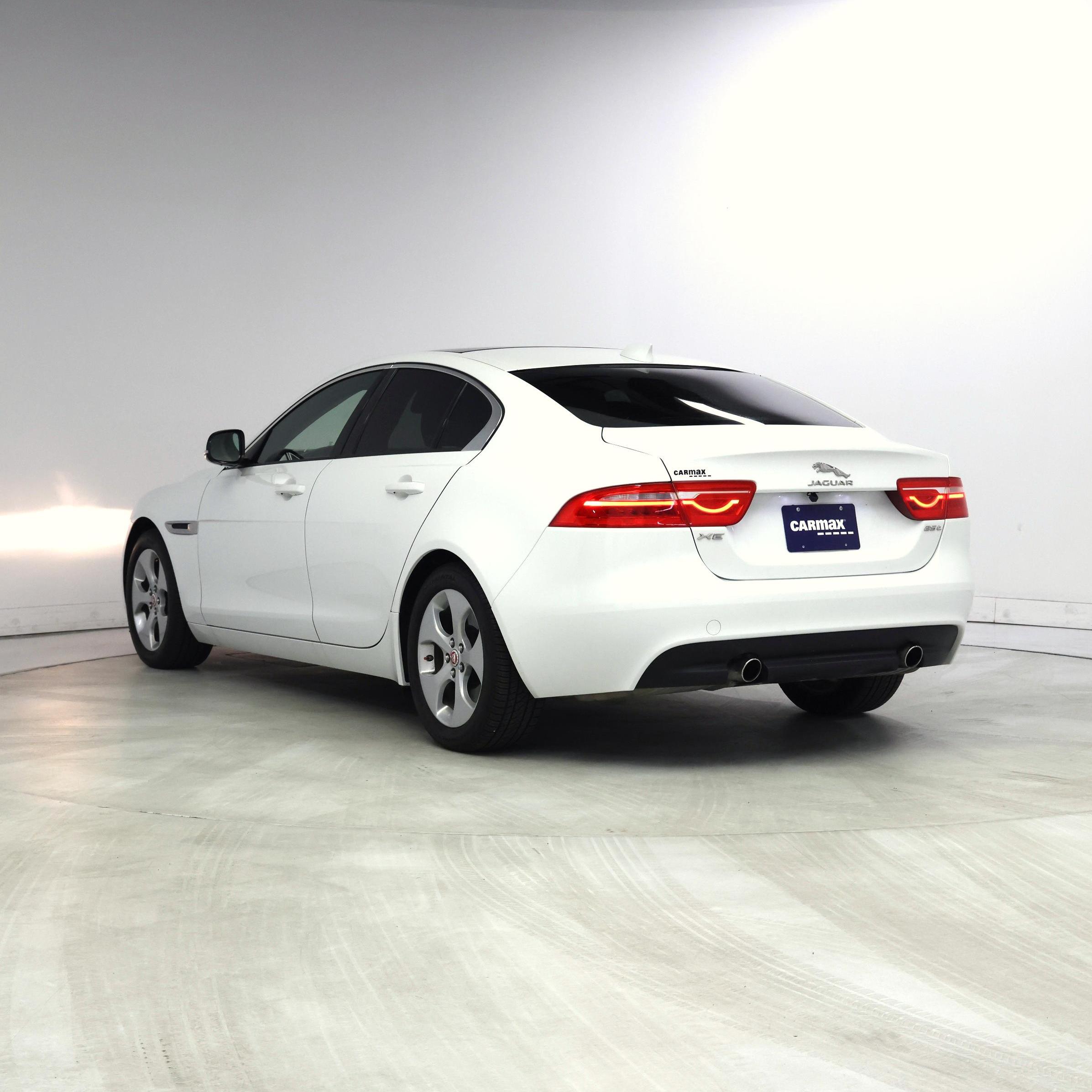 Thumbnail: 2017 Jaguar XE - 2