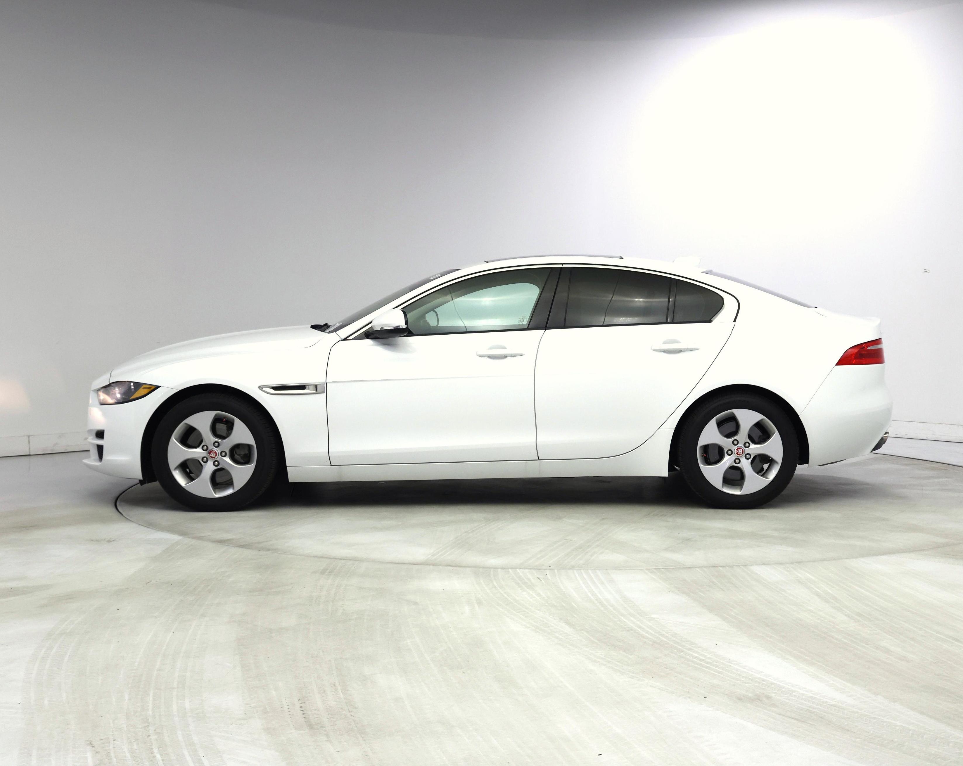 Thumbnail: 2017 Jaguar XE - 3