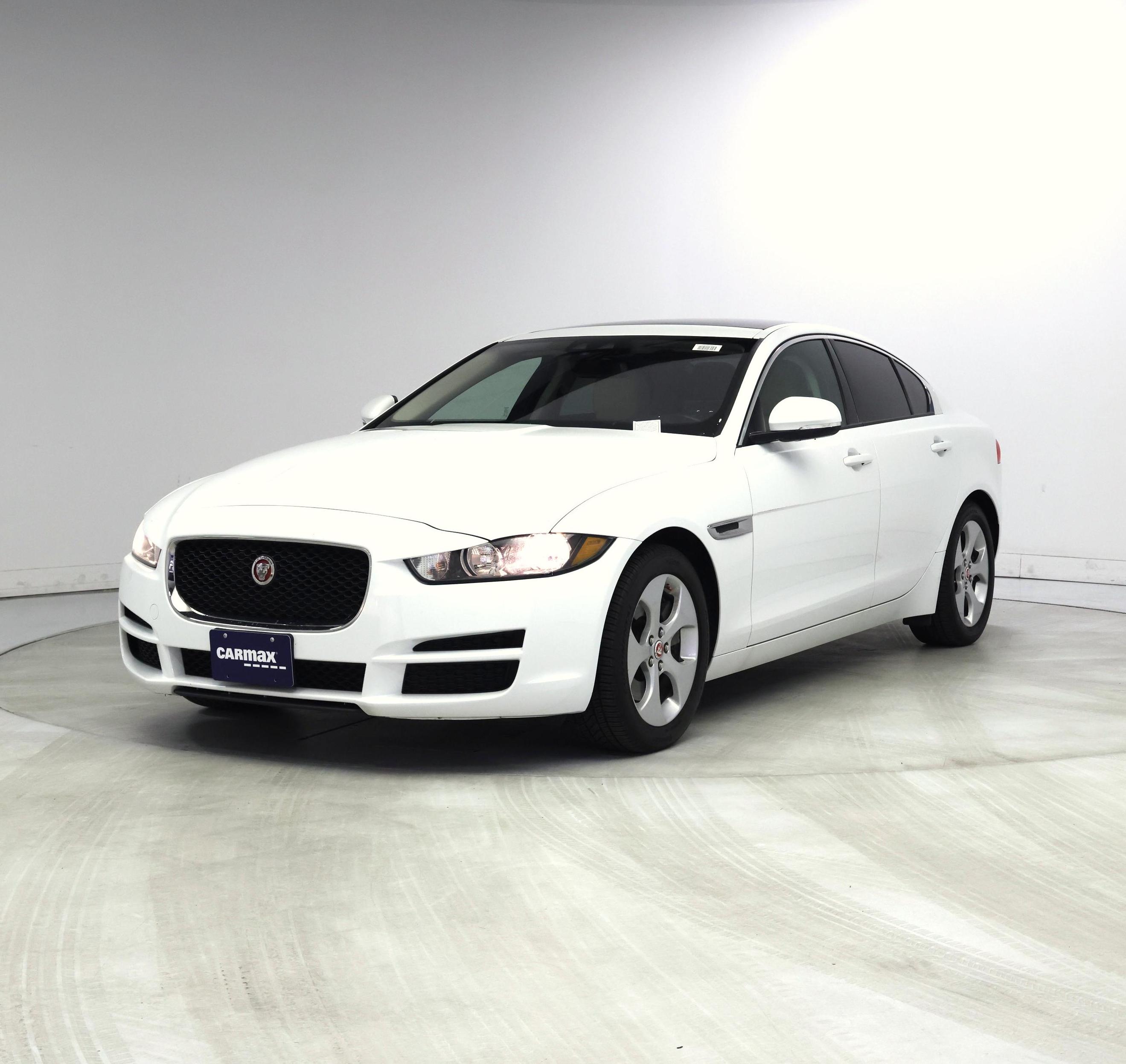 Thumbnail: 2017 Jaguar XE - 4
