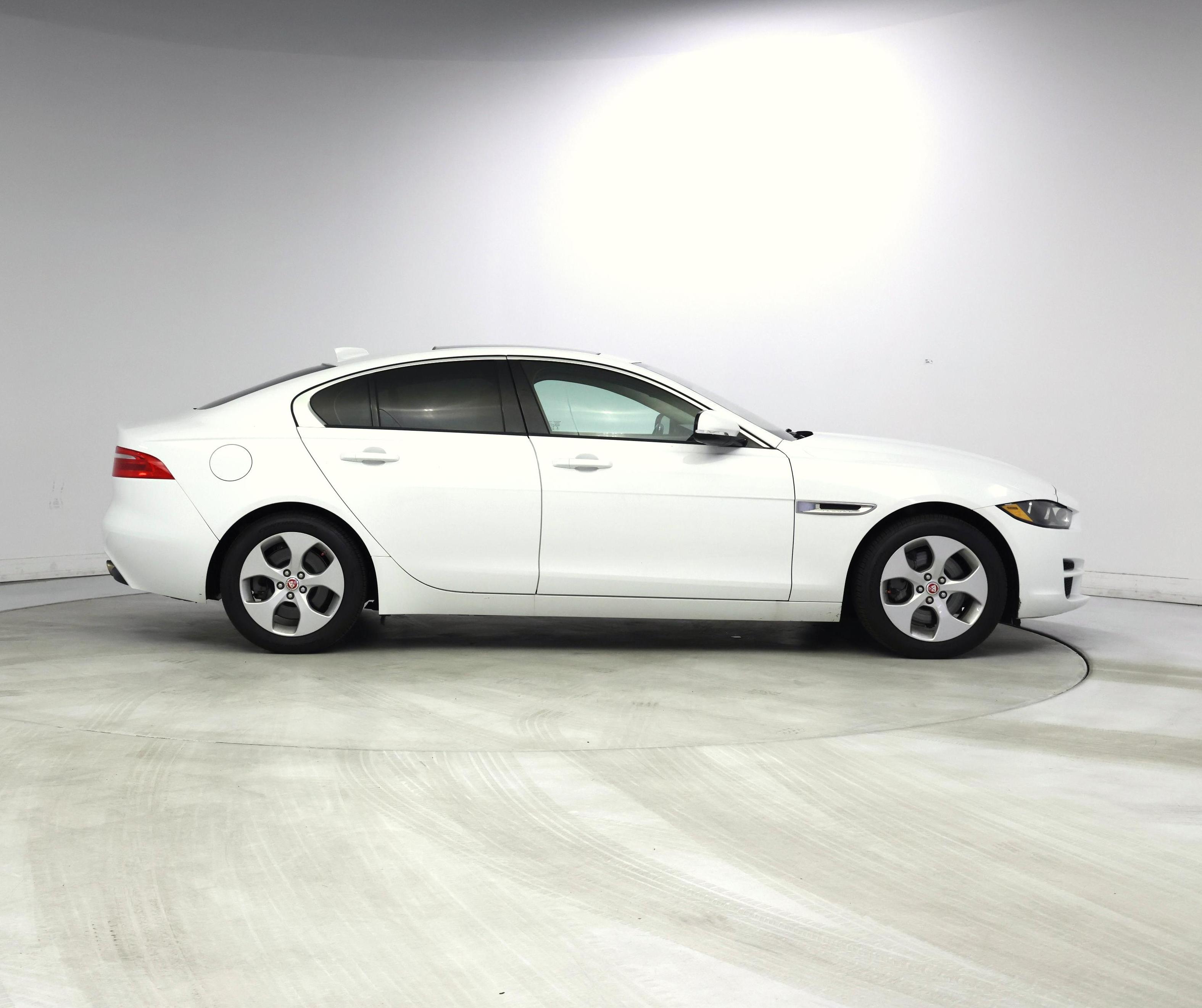 Thumbnail: 2017 Jaguar XE - 7