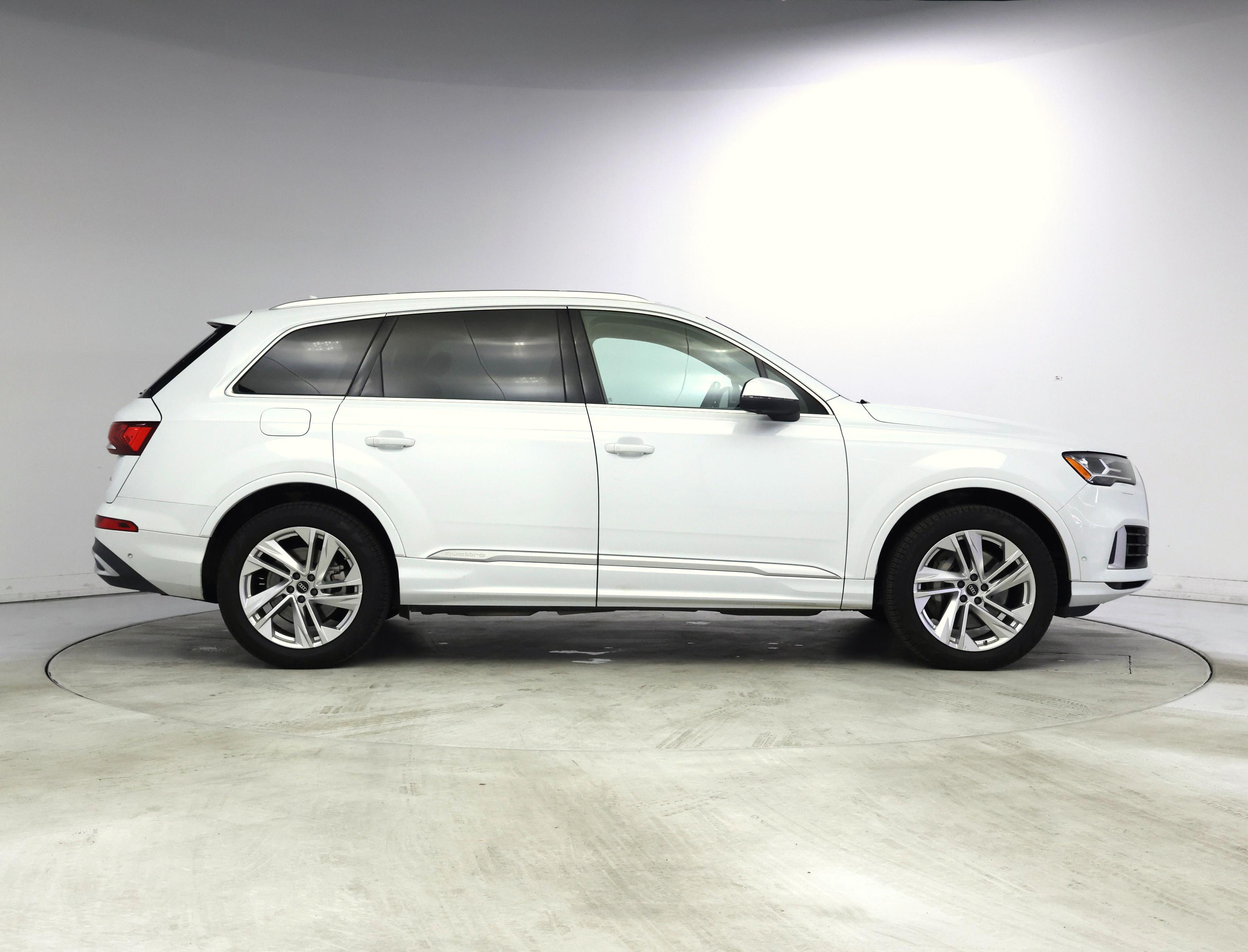 Thumbnail: 2022 Audi Q7 - 7