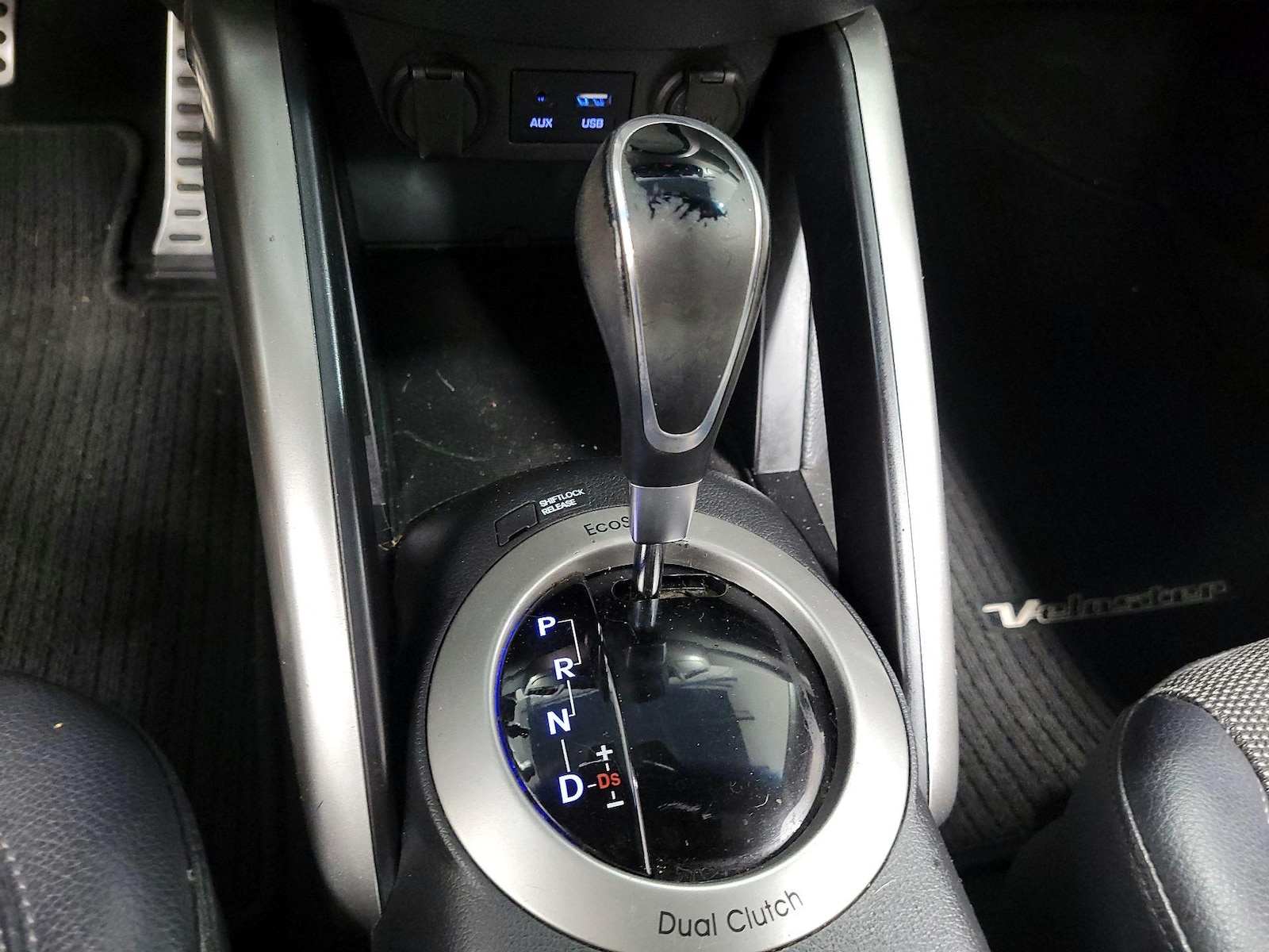 2016 Hyundai Veloster Base - Photo 16