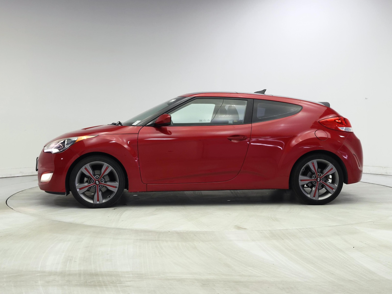 2016 Hyundai Veloster Base - Photo 4