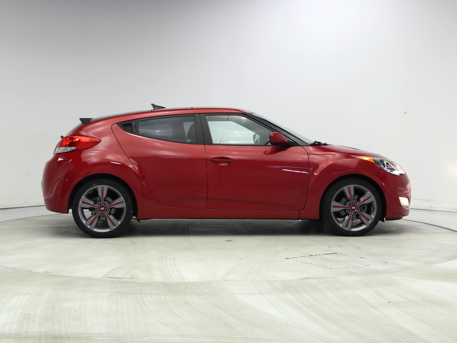 2016 Hyundai Veloster Base - Photo 8