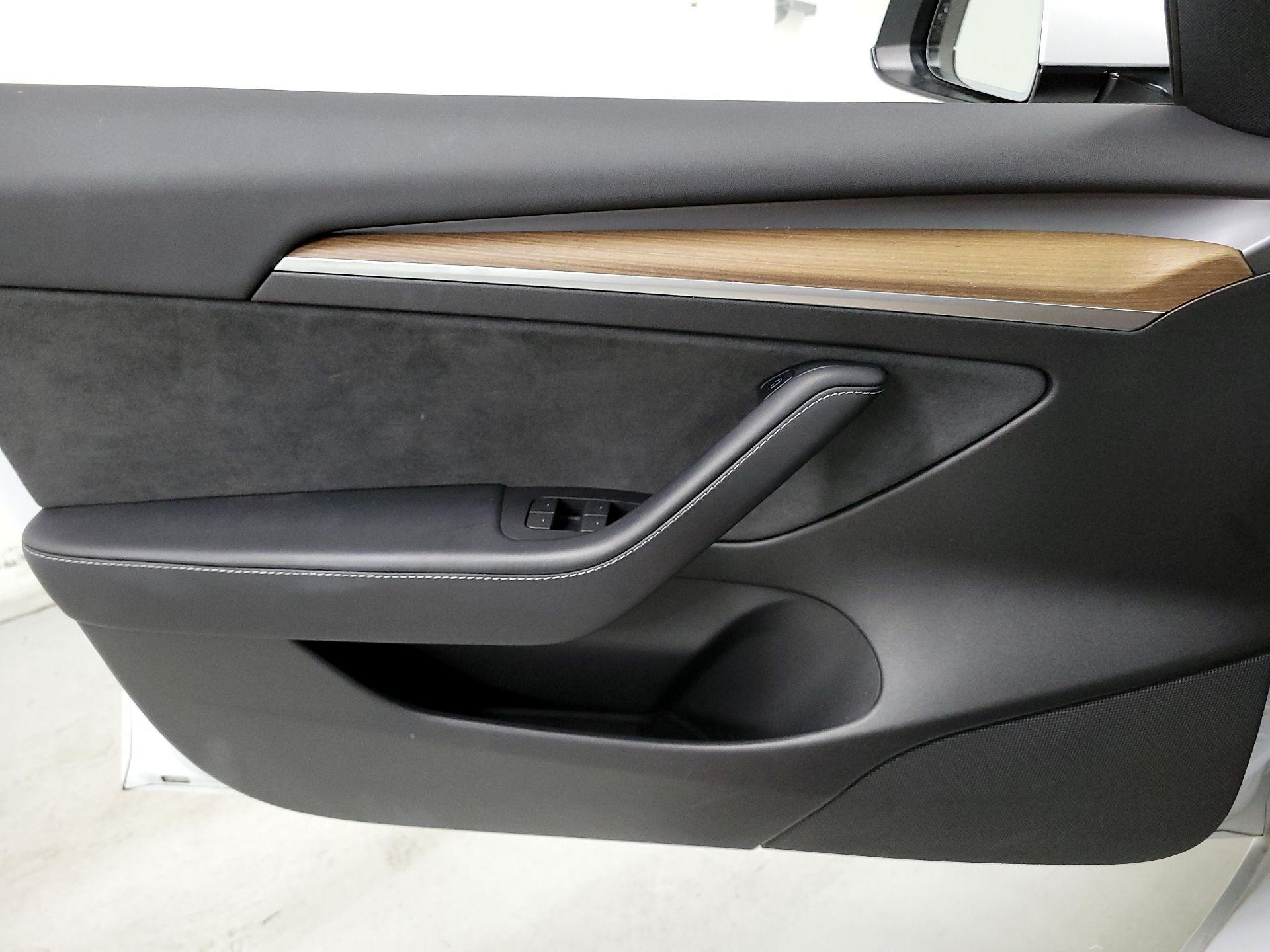 Thumbnail: 2022 Tesla Model 3 - 12