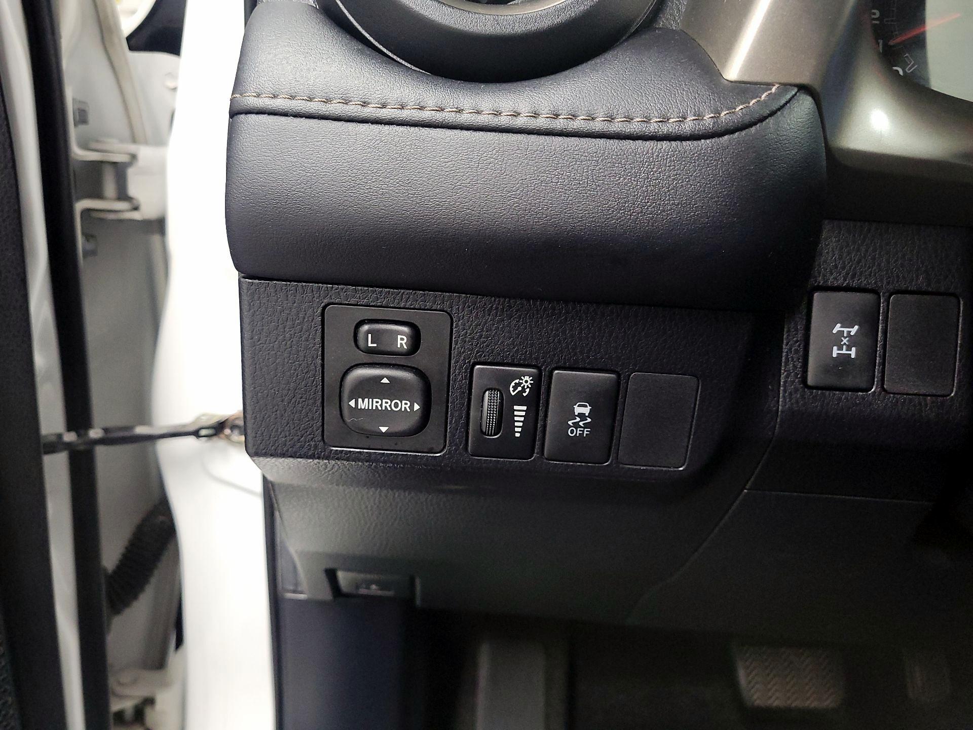 Thumbnail: 2014 Toyota RAV4 - 13