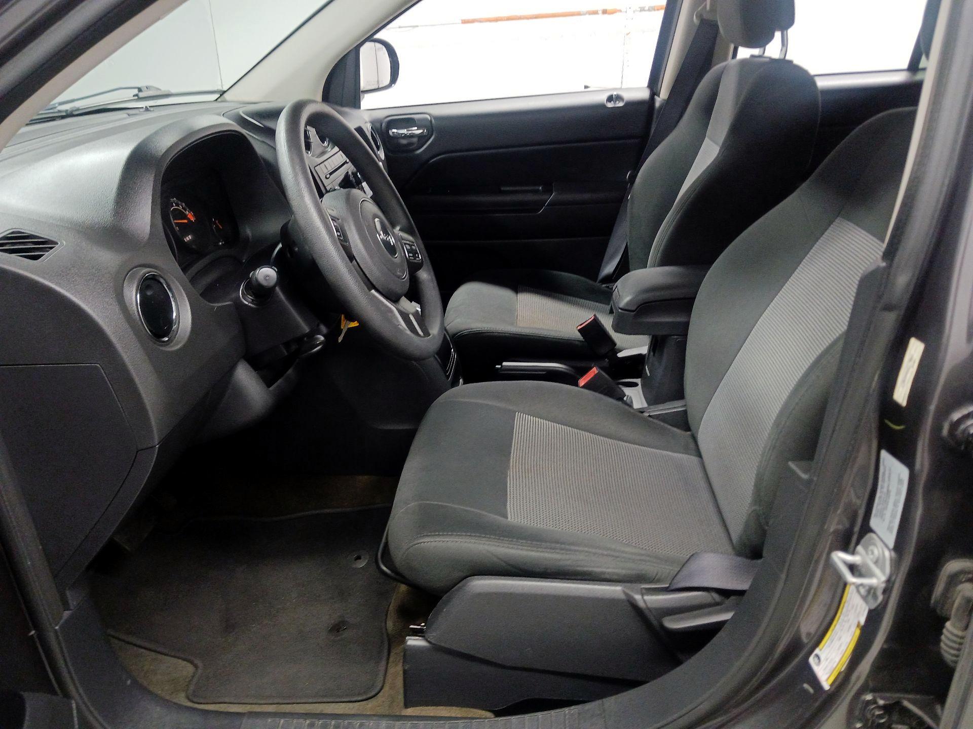 Thumbnail: 2016 Jeep Compass - 9