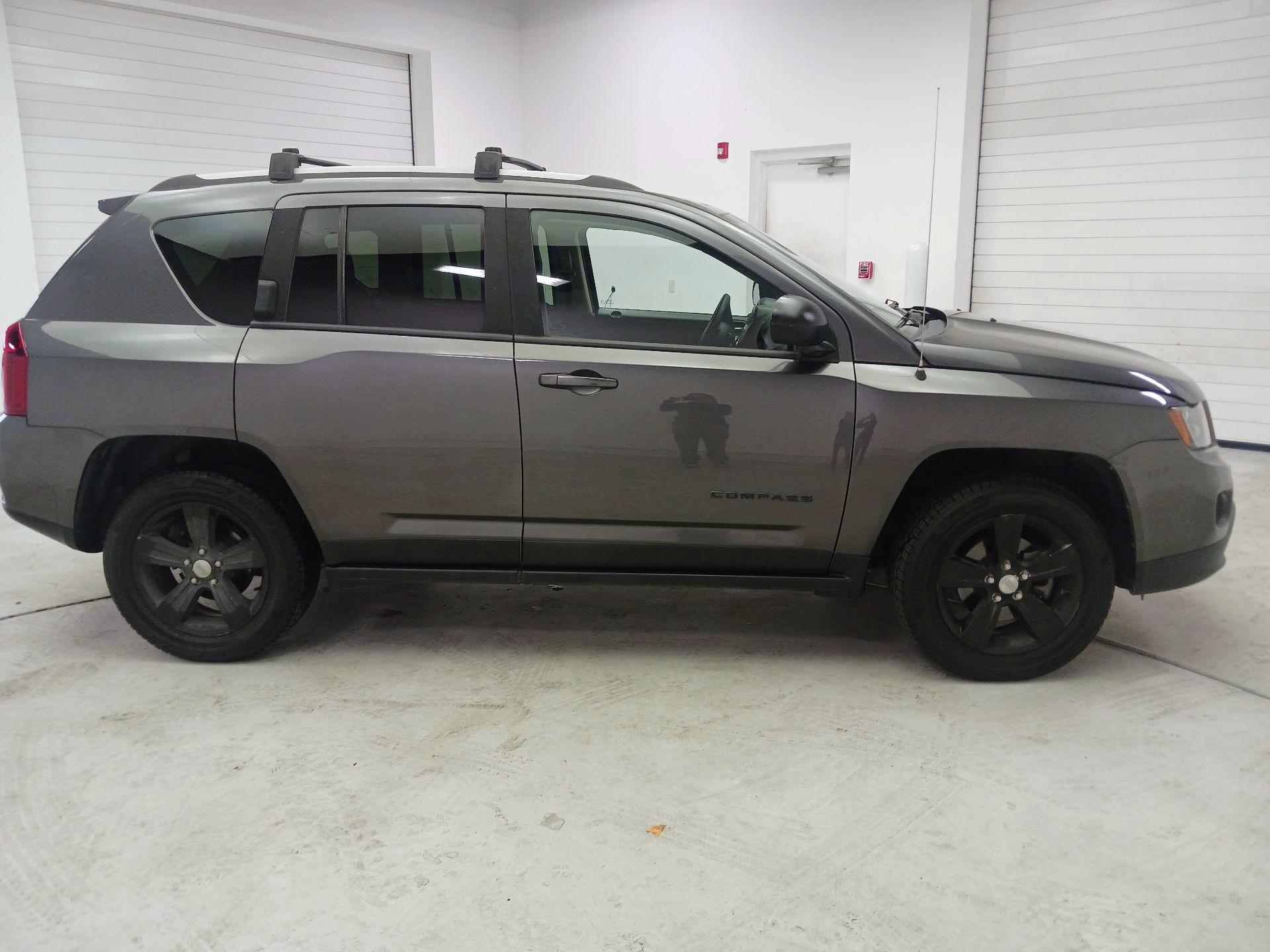 Thumbnail: 2016 Jeep Compass - 4