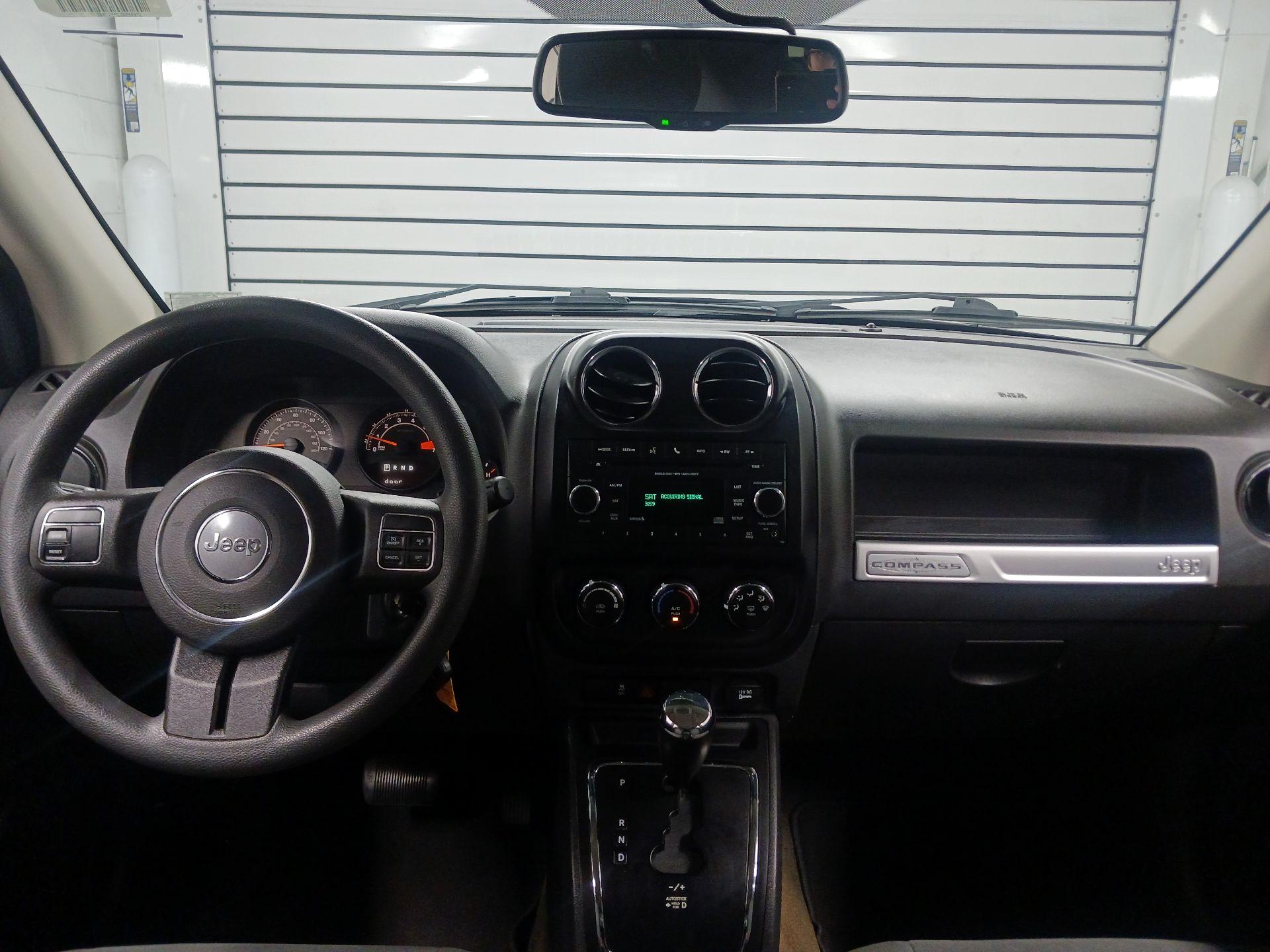 Thumbnail: 2016 Jeep Compass - 8