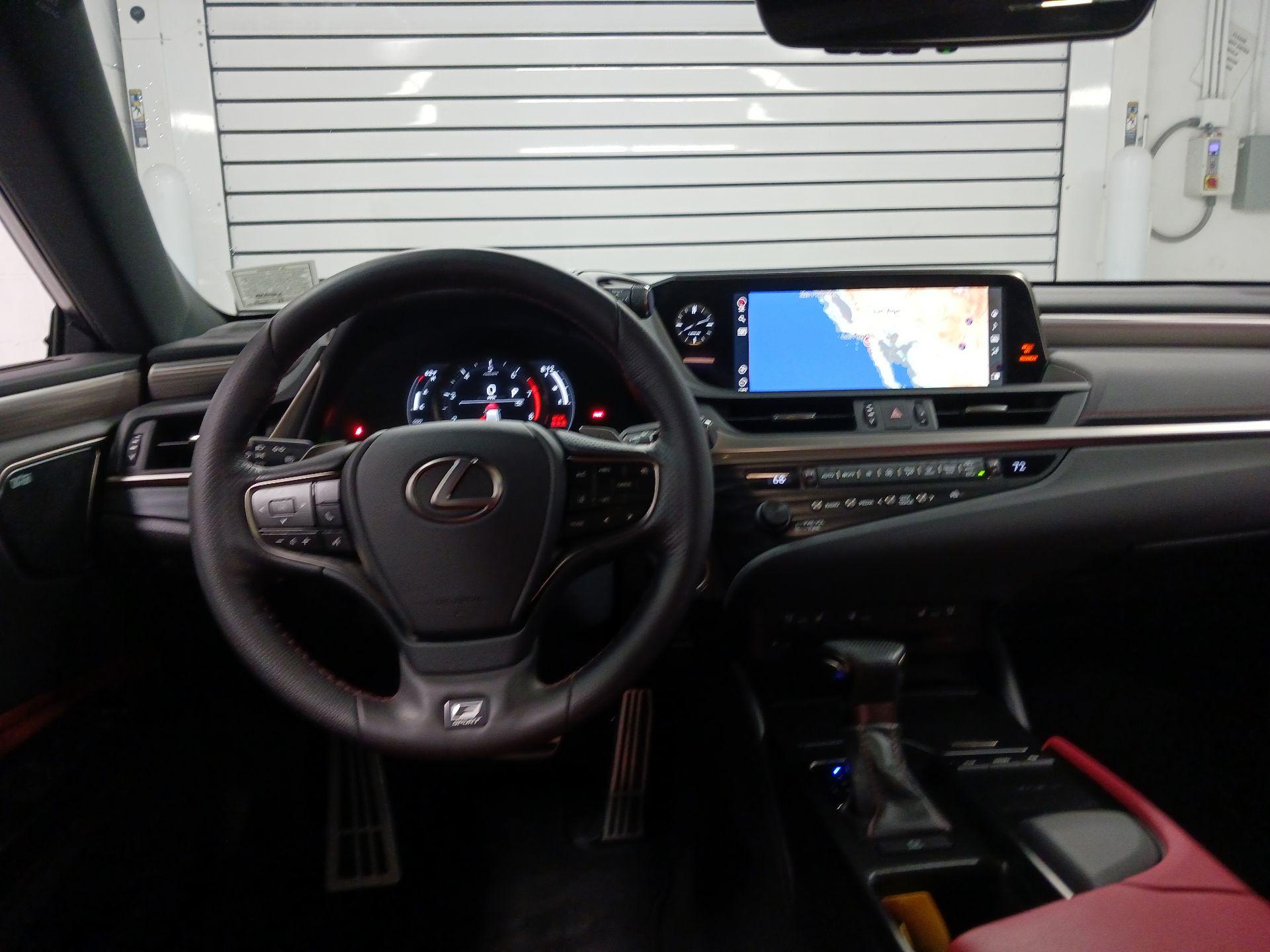 Thumbnail: 2020 Lexus ES - 10