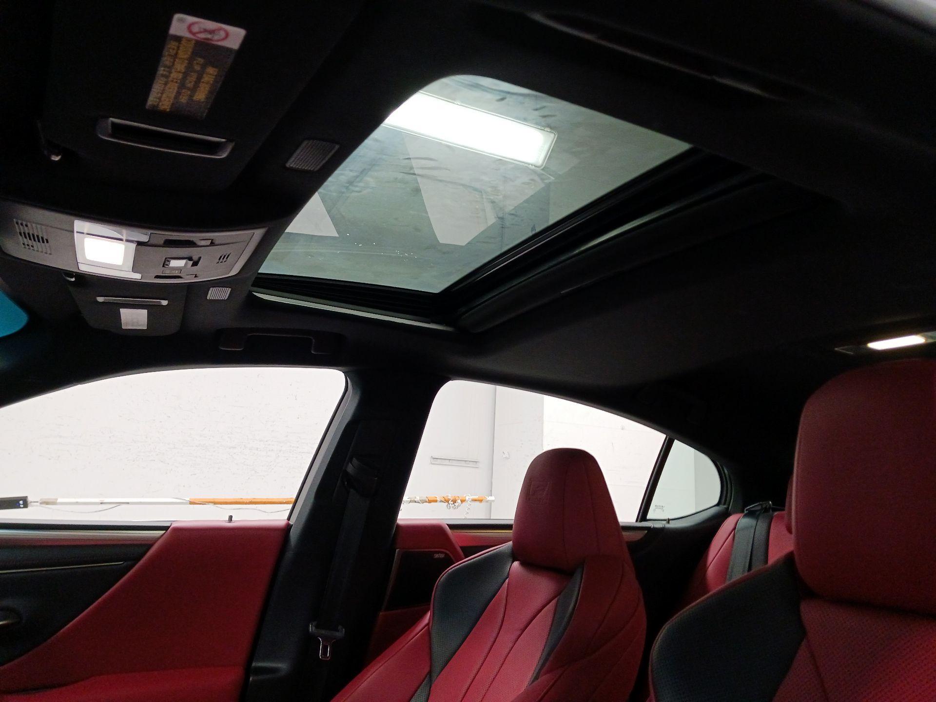 Thumbnail: 2020 Lexus ES - 17