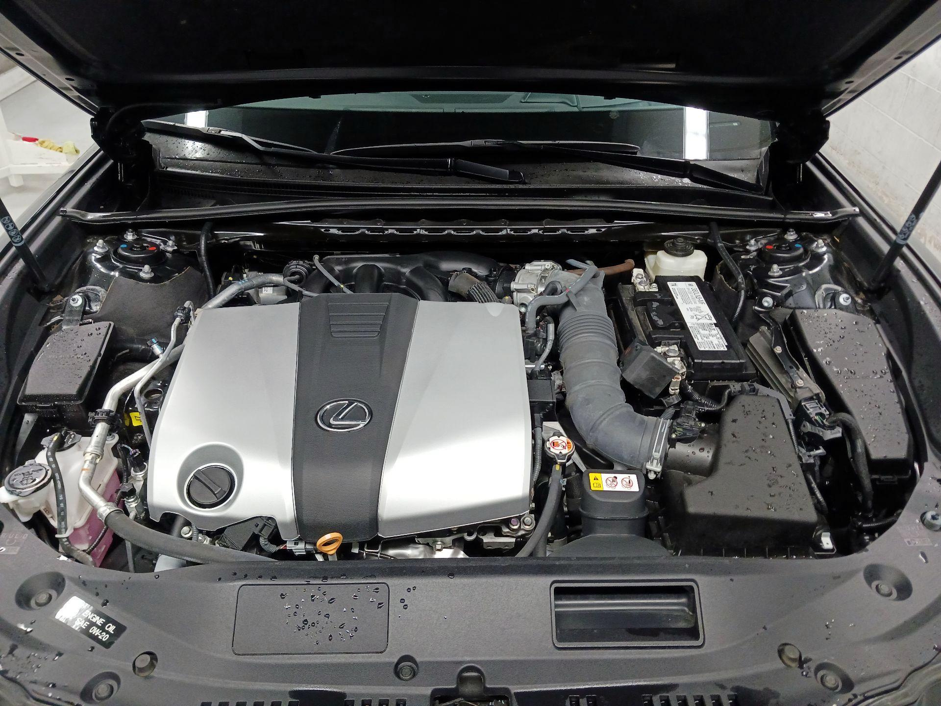 Thumbnail: 2020 Lexus ES - 20
