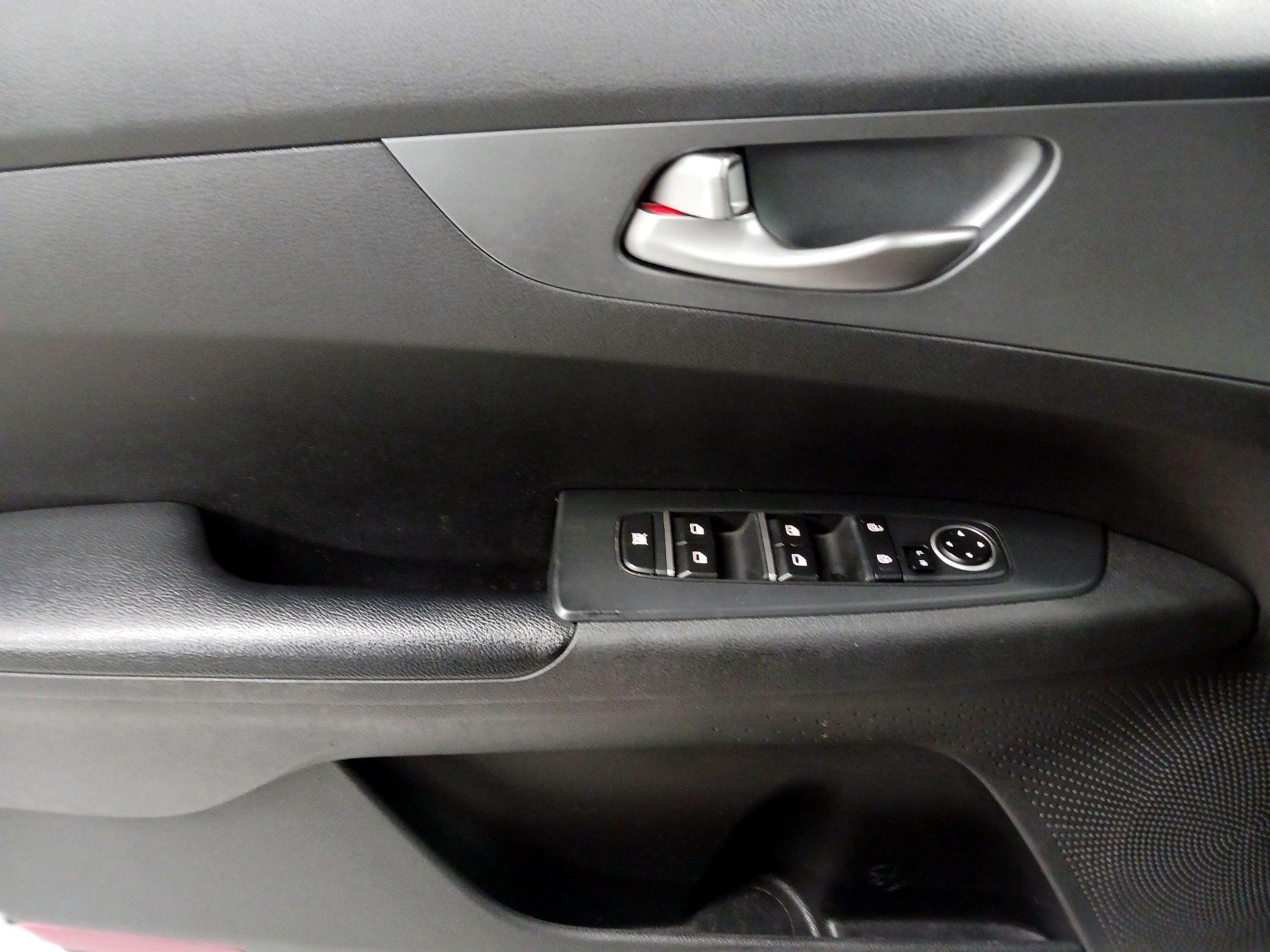 Thumbnail: 2021 Kia Forte - 10