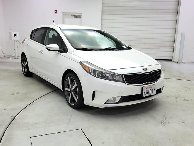 White 2017 Kia Forte5 EX Hatchback Front-Wheel Drive Automatic