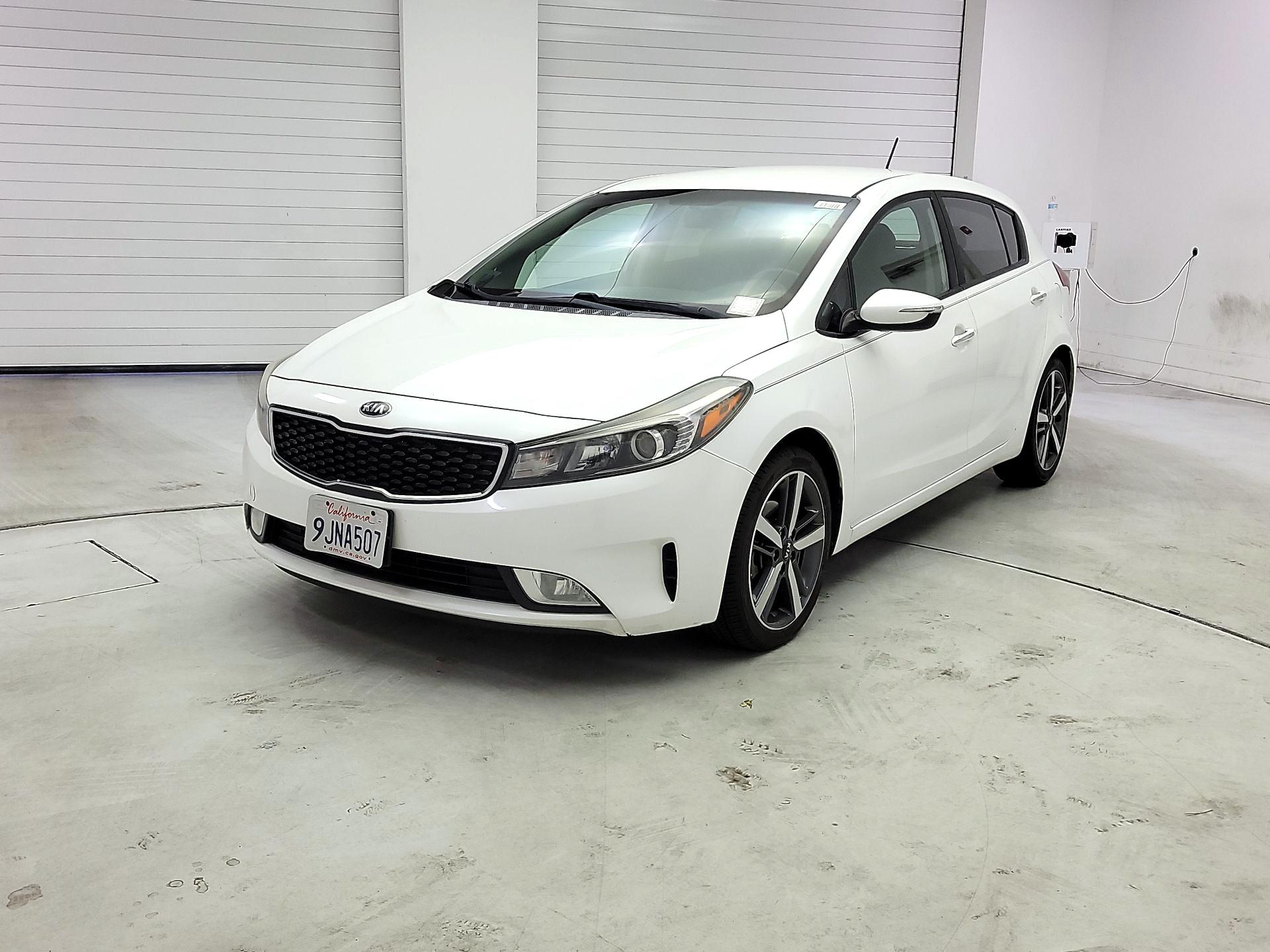 Thumbnail: 2017 Kia Forte - 3