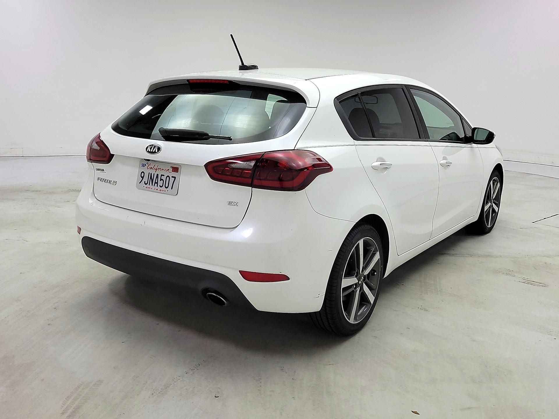 Thumbnail: 2017 Kia Forte - 5