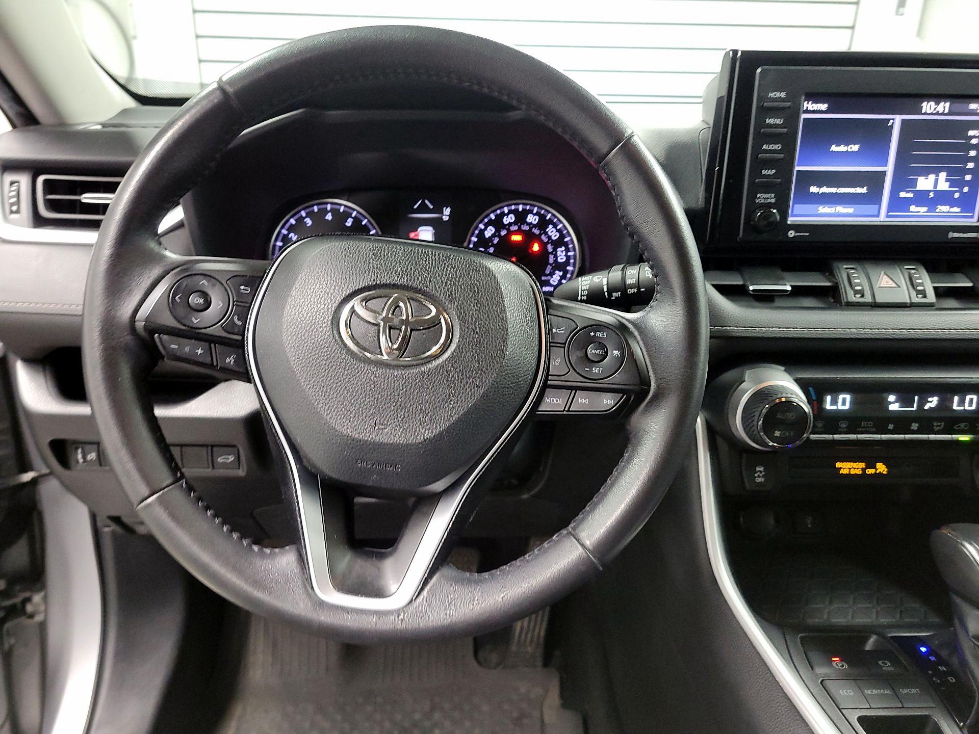 Thumbnail: 2021 Toyota RAV4 - 10