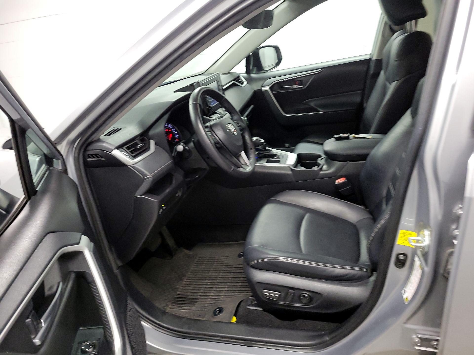 Thumbnail: 2021 Toyota RAV4 - 11