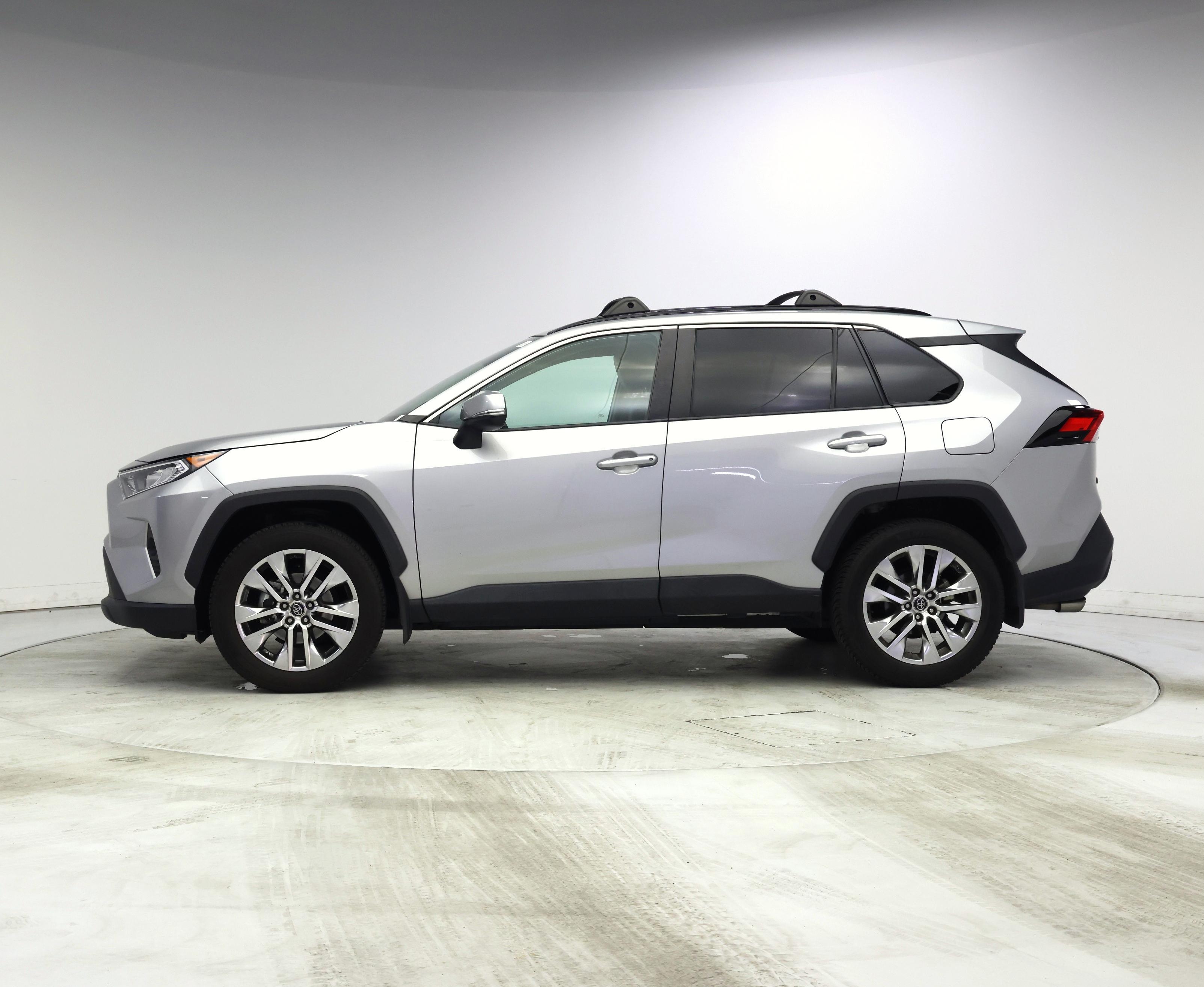 Thumbnail: 2021 Toyota RAV4 - 3