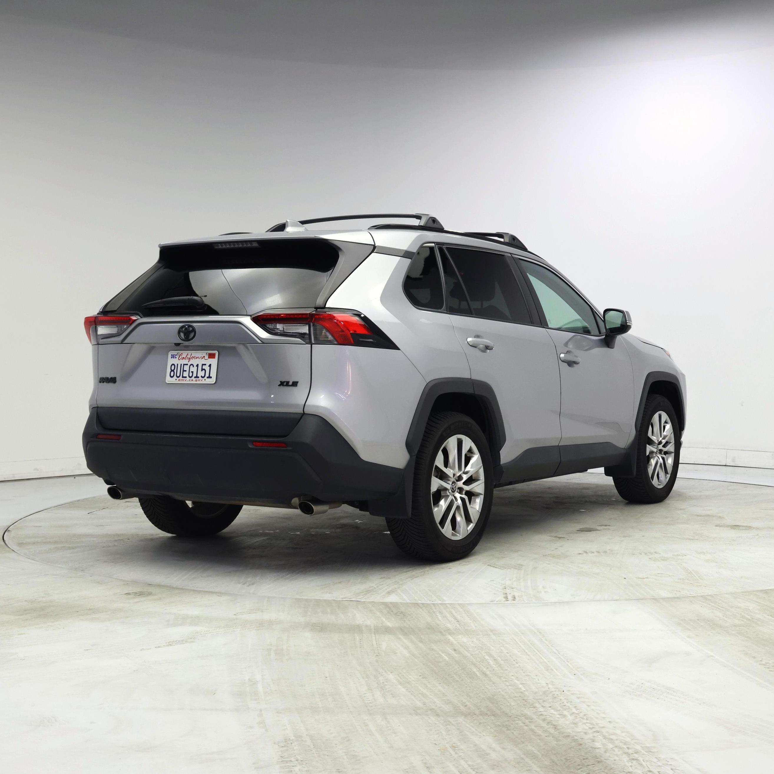 Thumbnail: 2021 Toyota RAV4 - 8