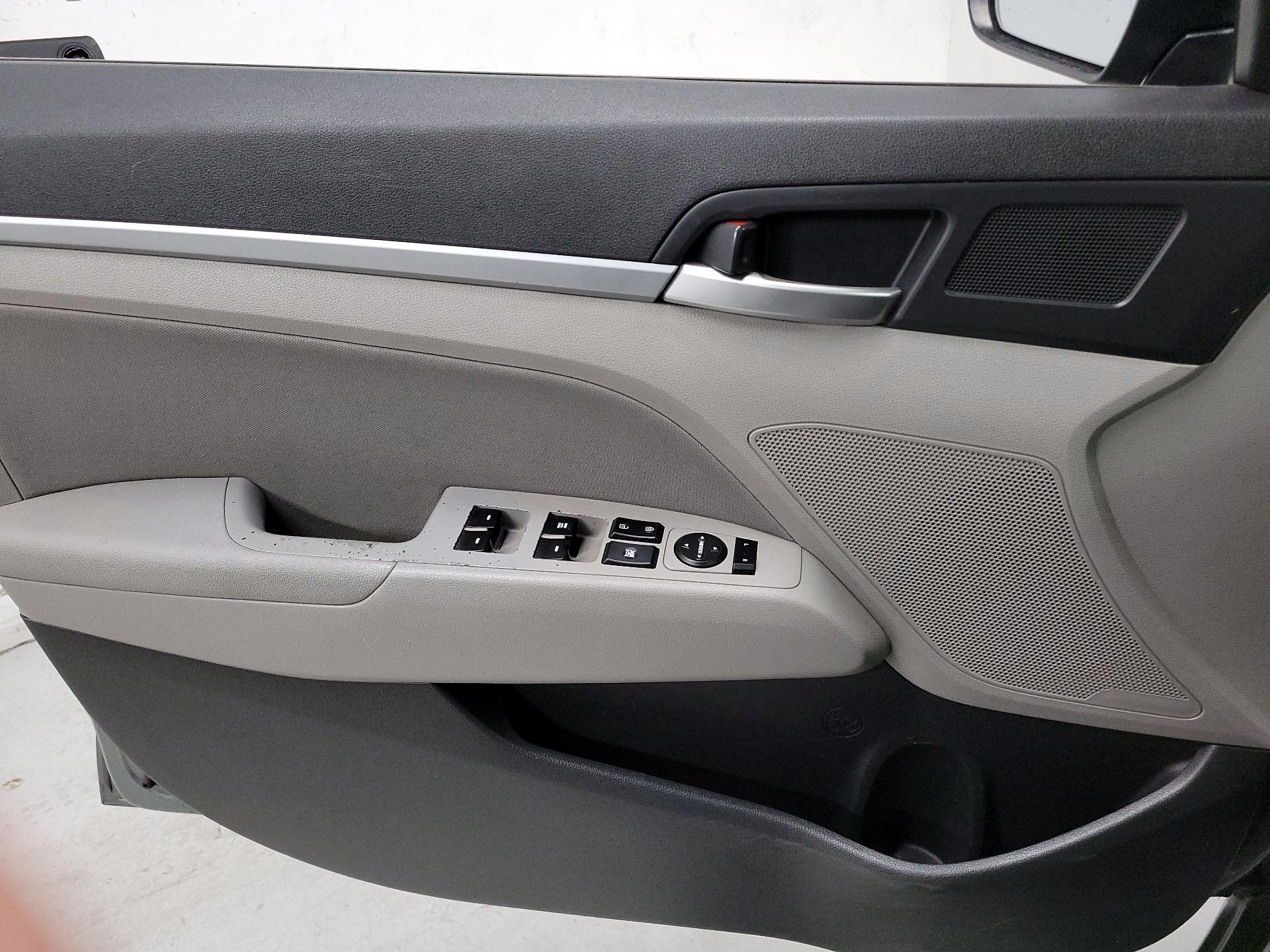 Thumbnail: 2019 Hyundai Elantra - 12