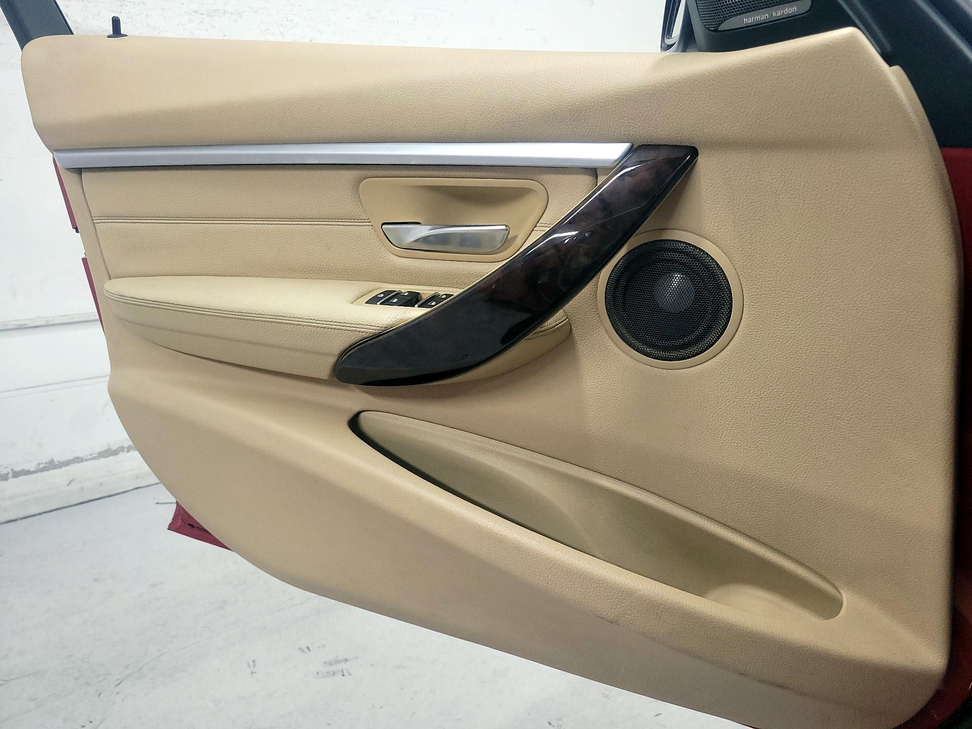 Thumbnail: 2016 BMW 3 Series - 12