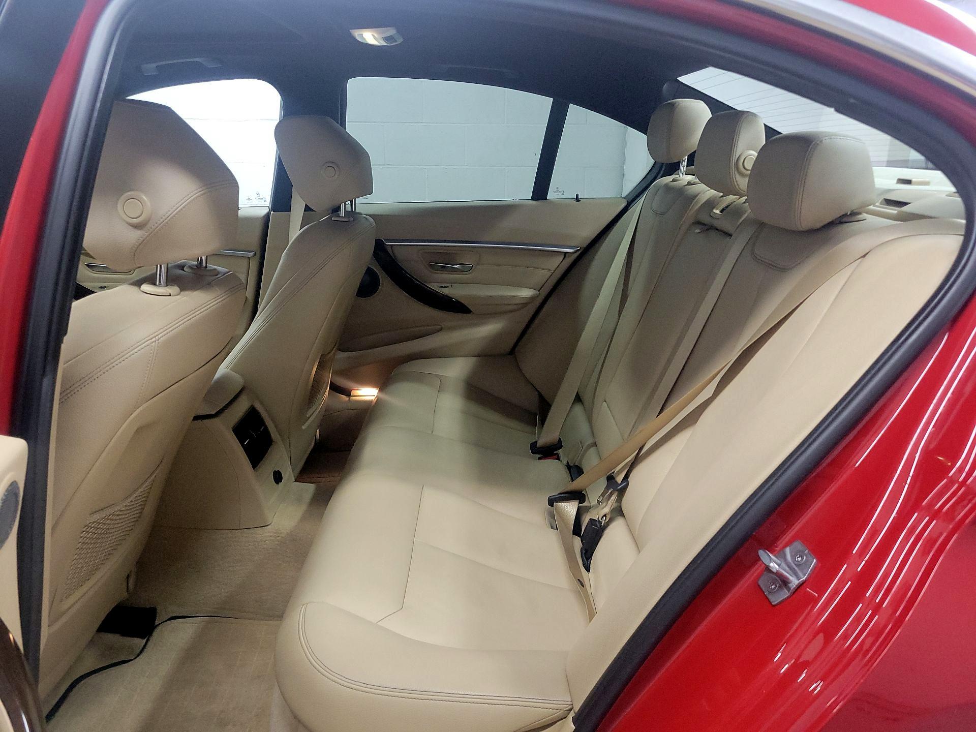 Thumbnail: 2016 BMW 3 Series - 16