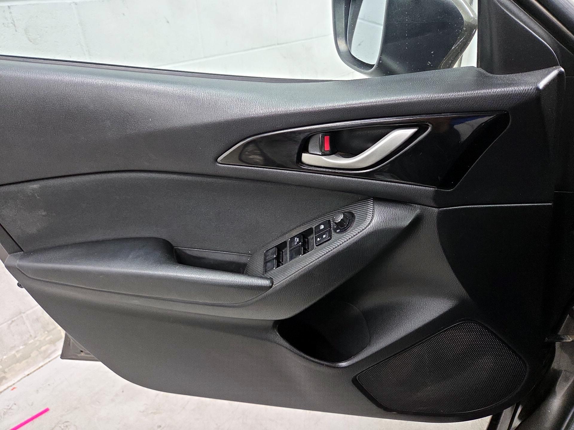 Thumbnail: 2016 Mazda Mazda3 - 10