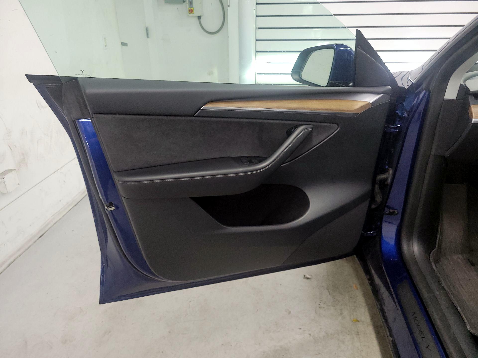 Thumbnail: 2023 Tesla Model Y - 12