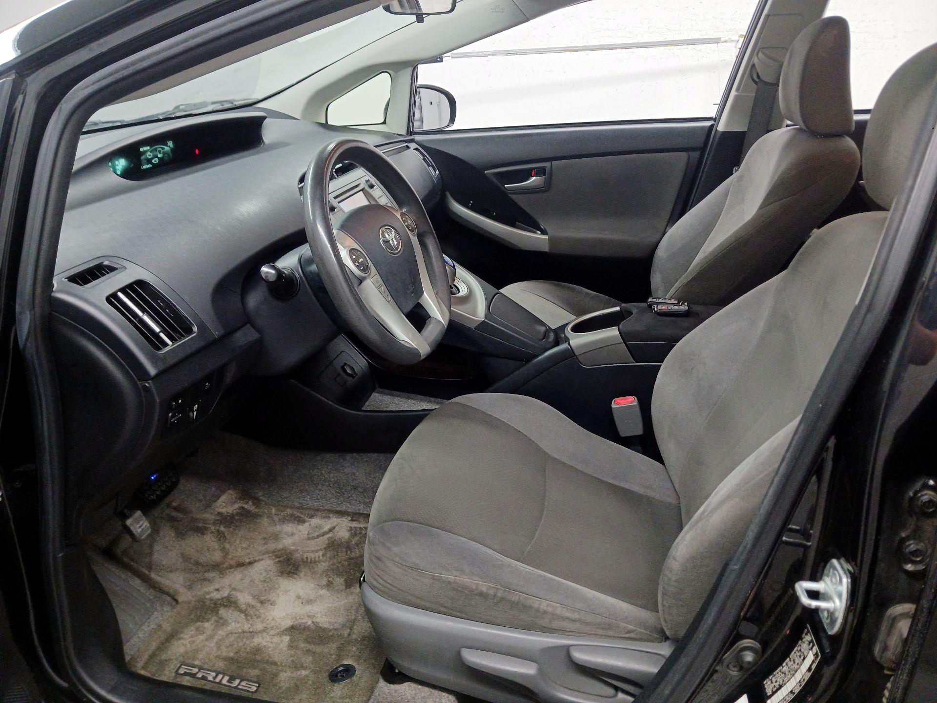 Thumbnail: 2014 Toyota Prius - 9