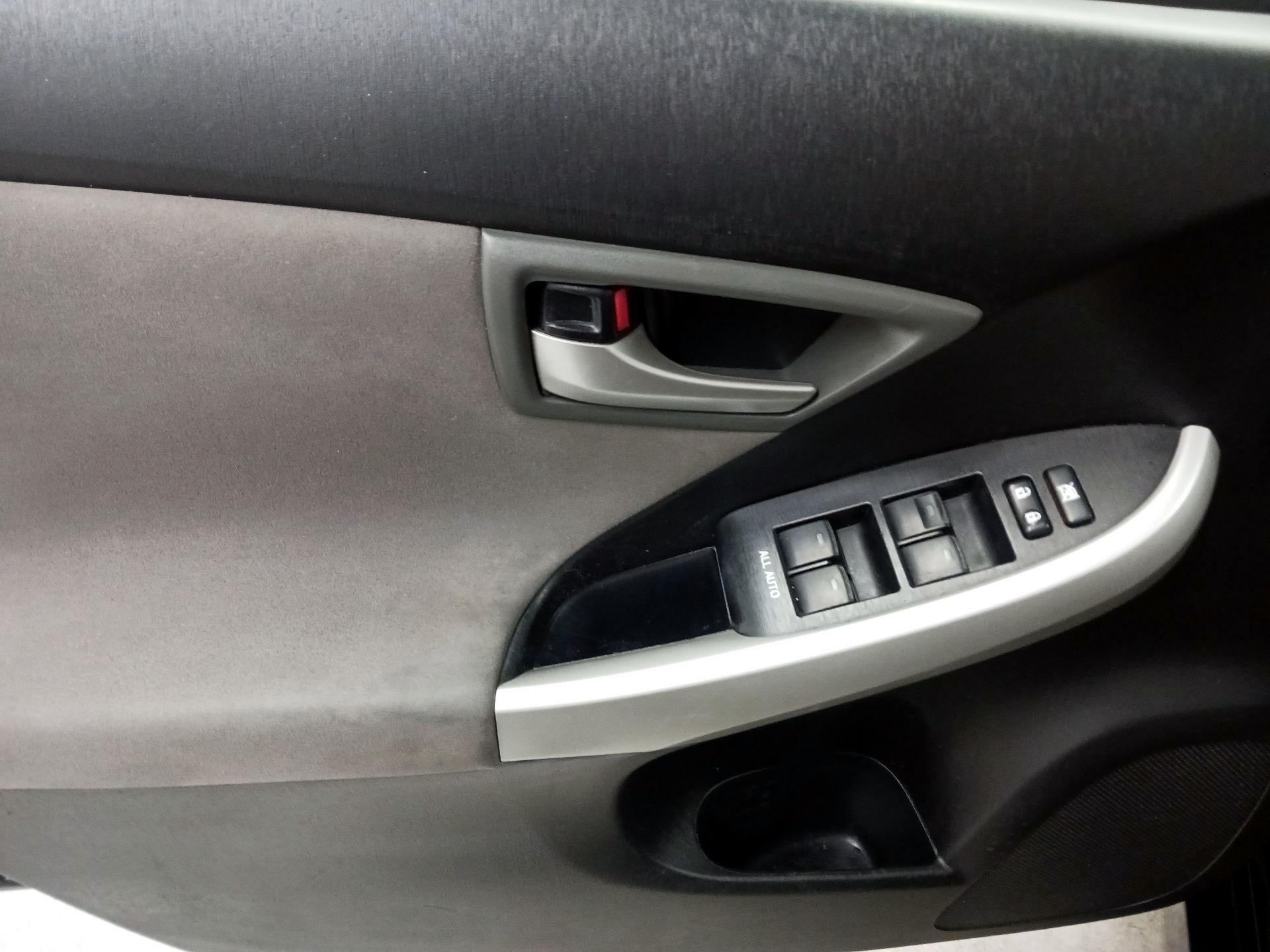 Thumbnail: 2014 Toyota Prius - 10