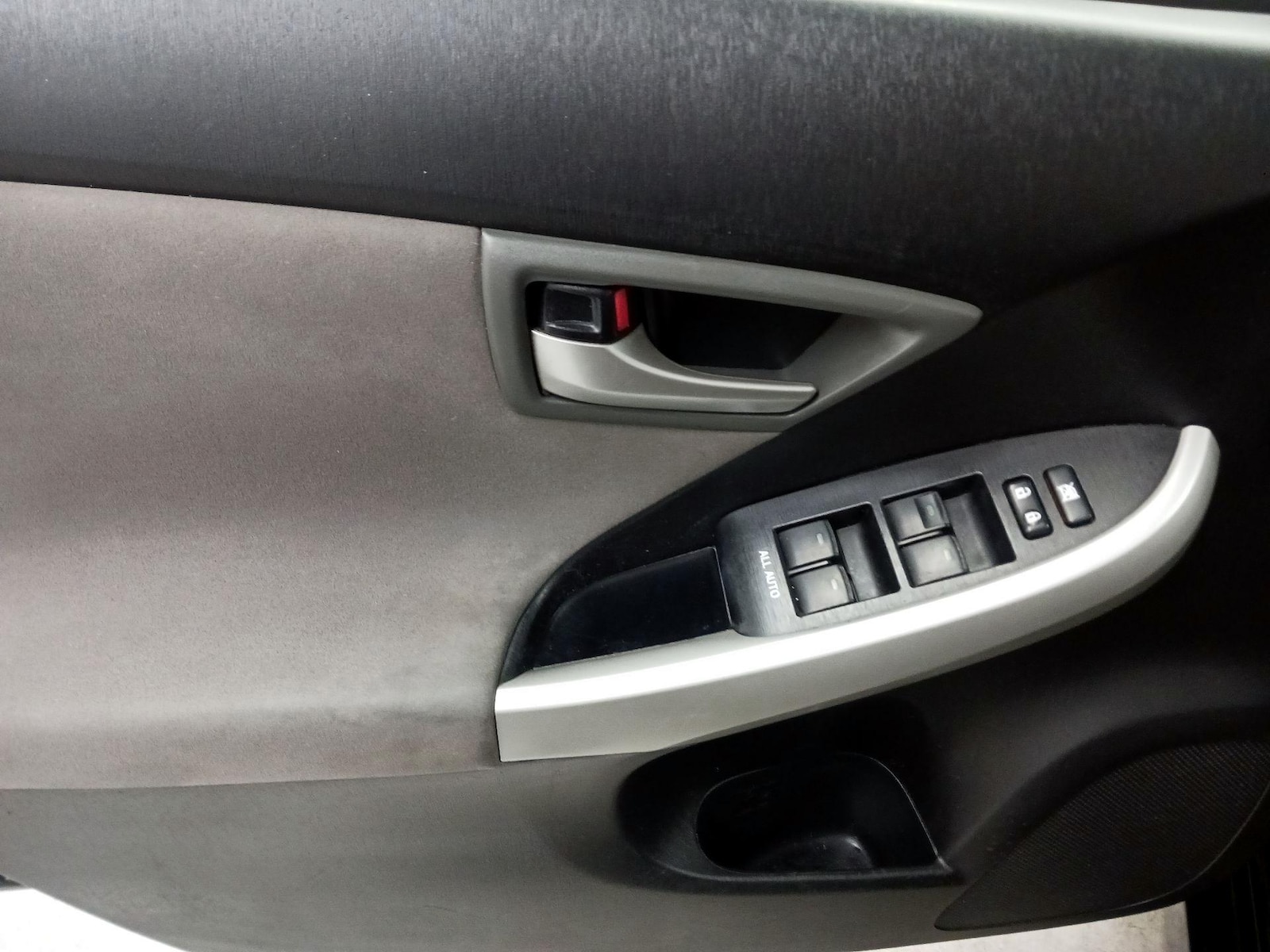 2014 Toyota Prius Three - Photo 11