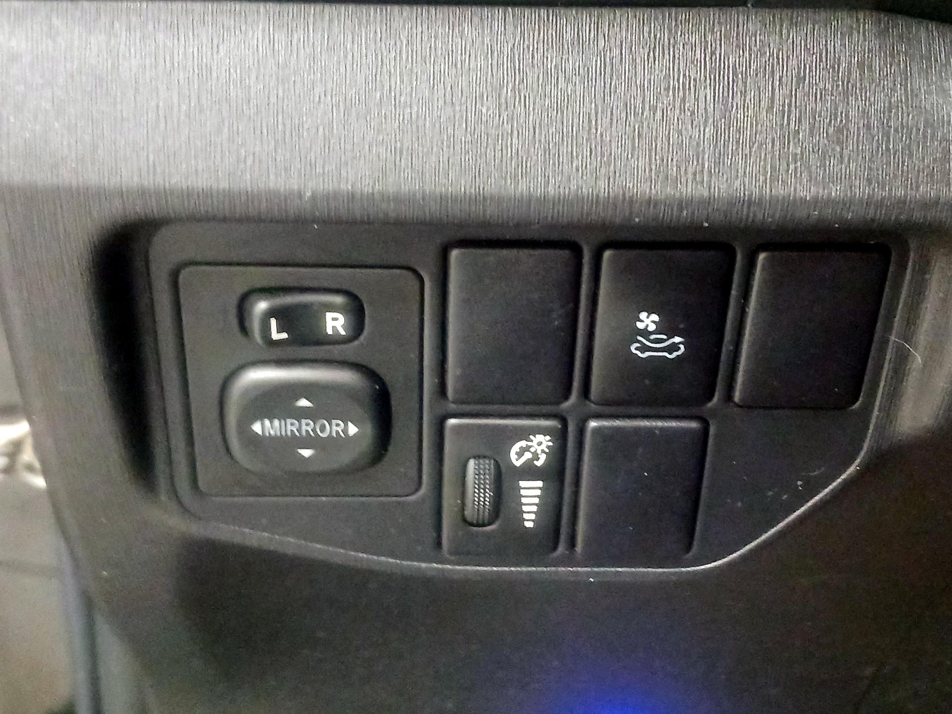 Thumbnail: 2014 Toyota Prius - 11