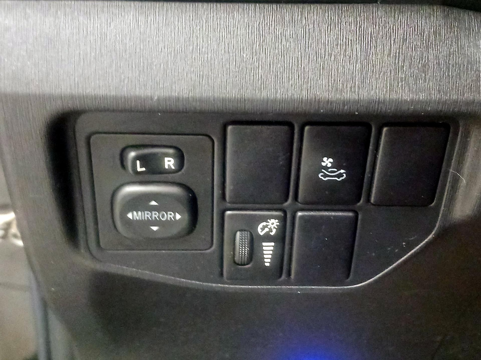 2014 Toyota Prius Three - Photo 12