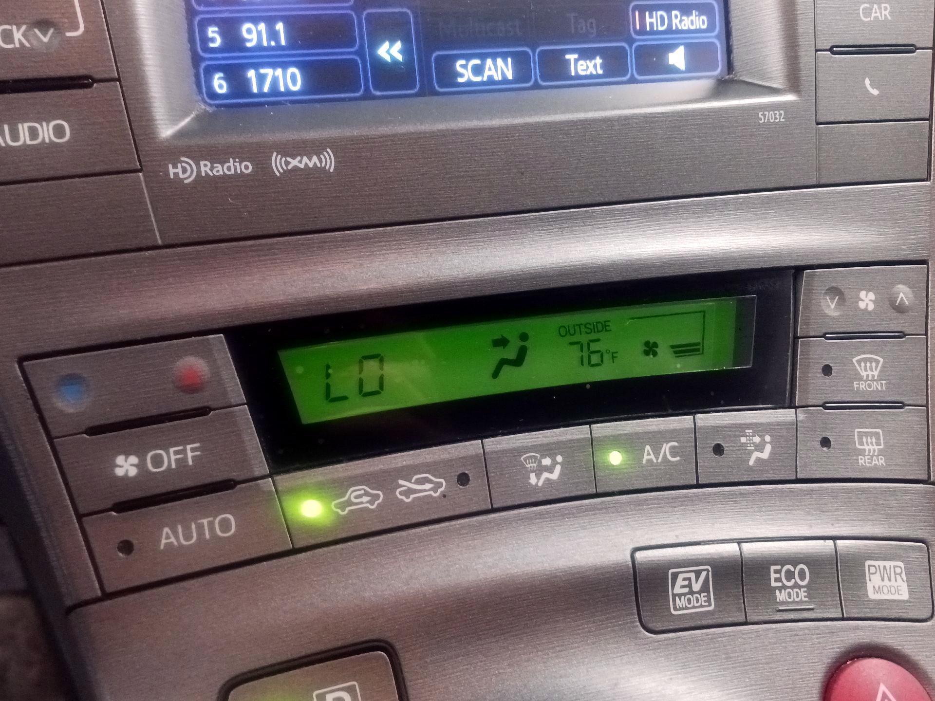 Thumbnail: 2014 Toyota Prius - 14