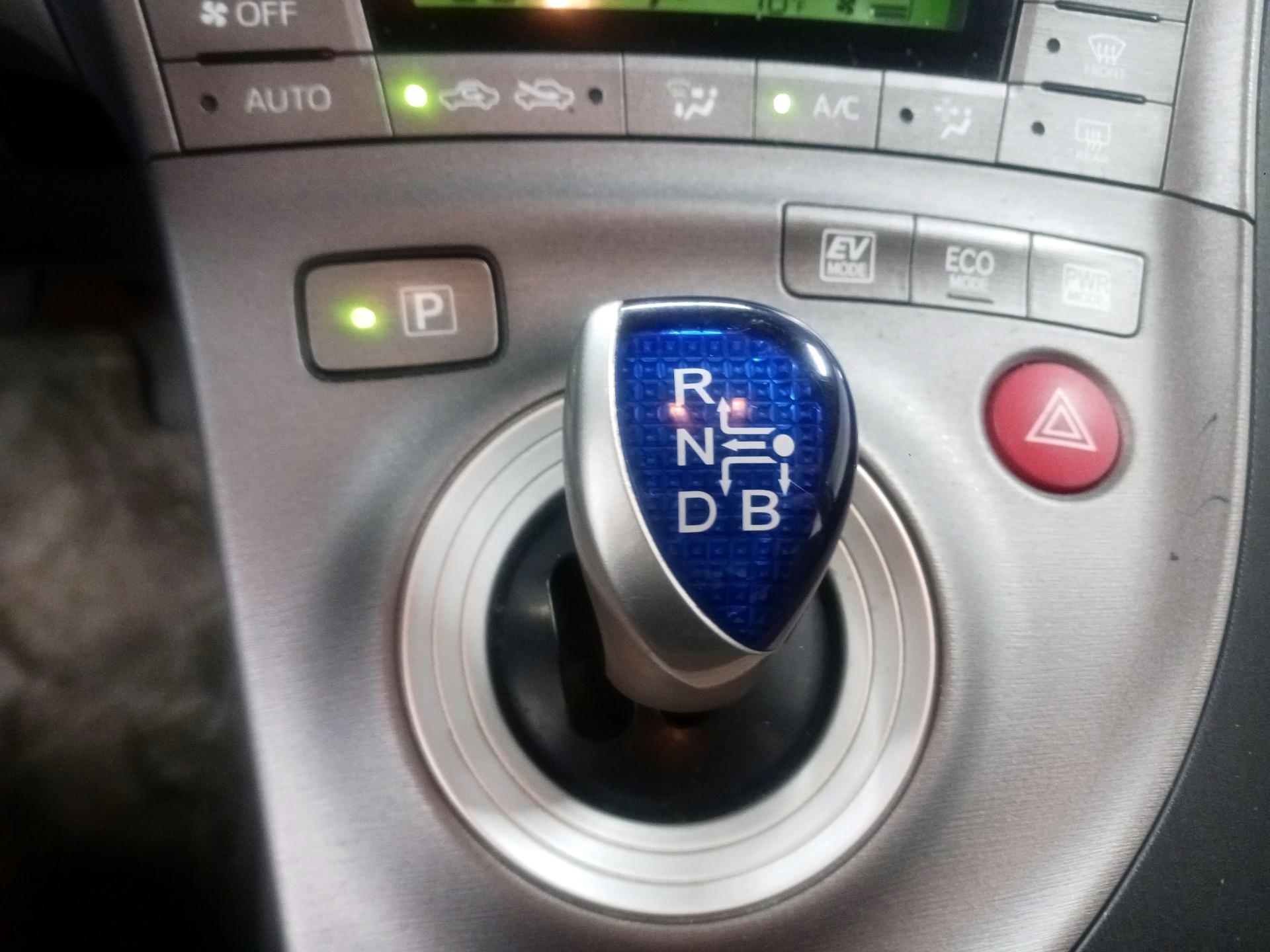 Thumbnail: 2014 Toyota Prius - 15