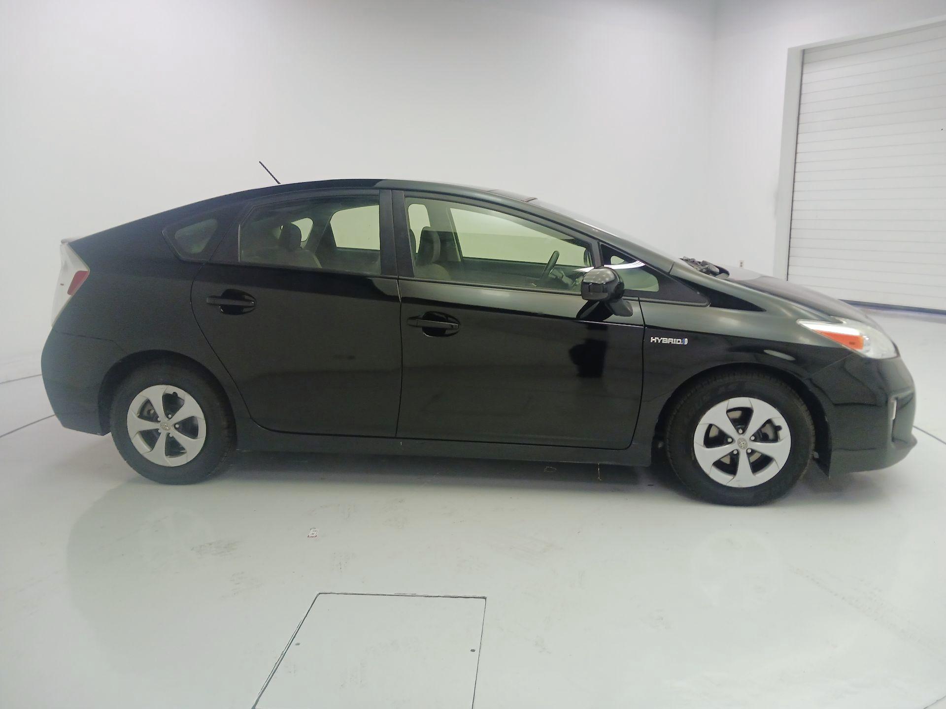 Thumbnail: 2014 Toyota Prius - 4