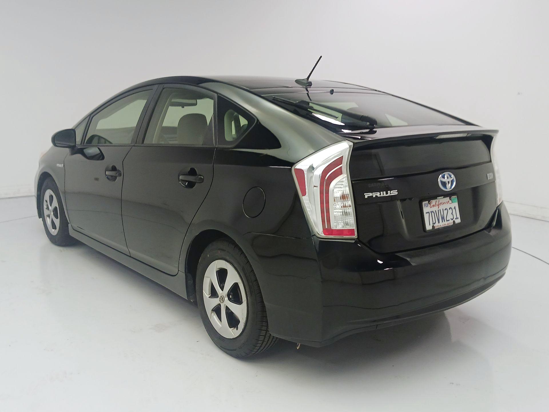 Thumbnail: 2014 Toyota Prius - 7