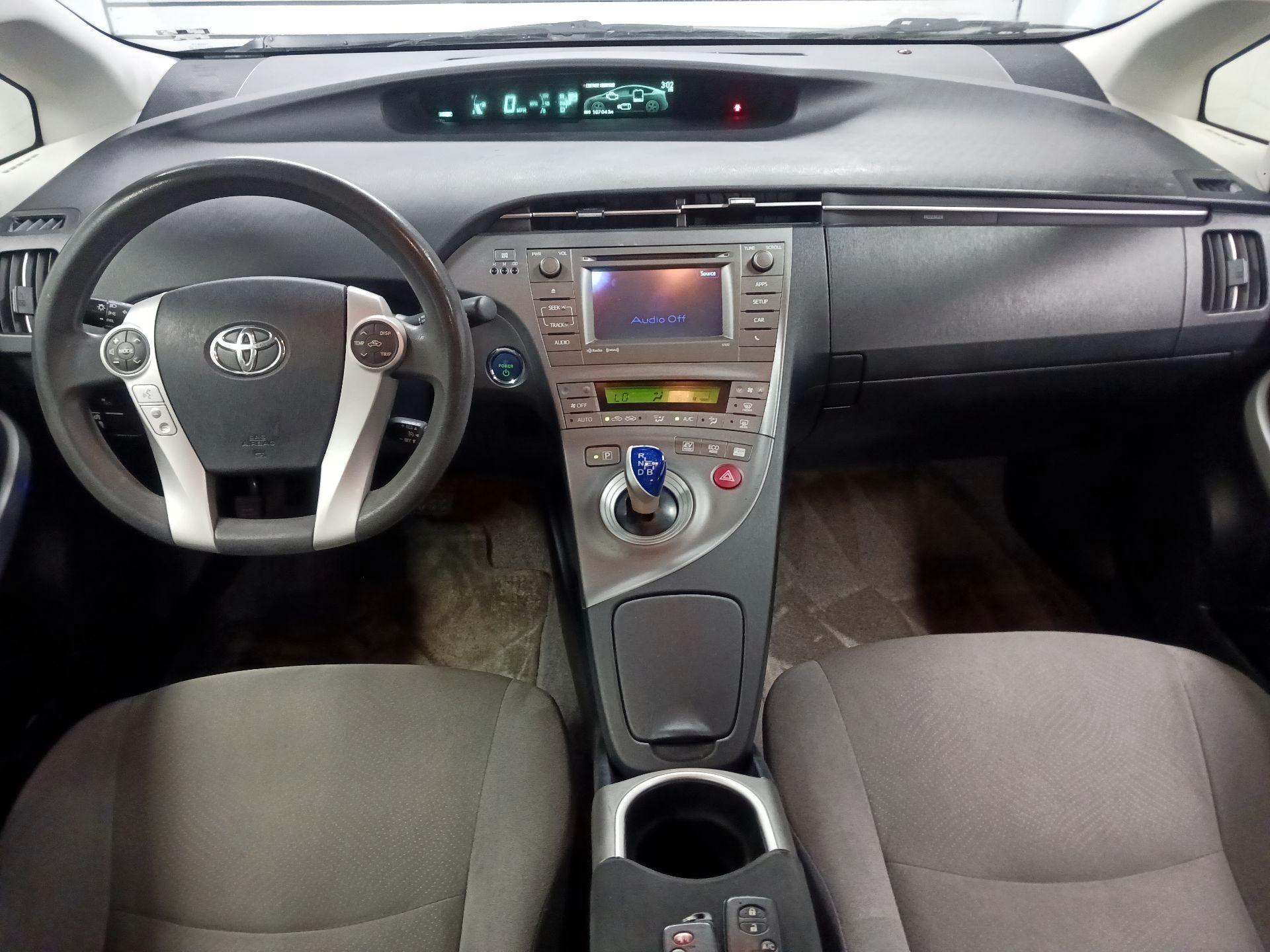 Thumbnail: 2014 Toyota Prius - 8